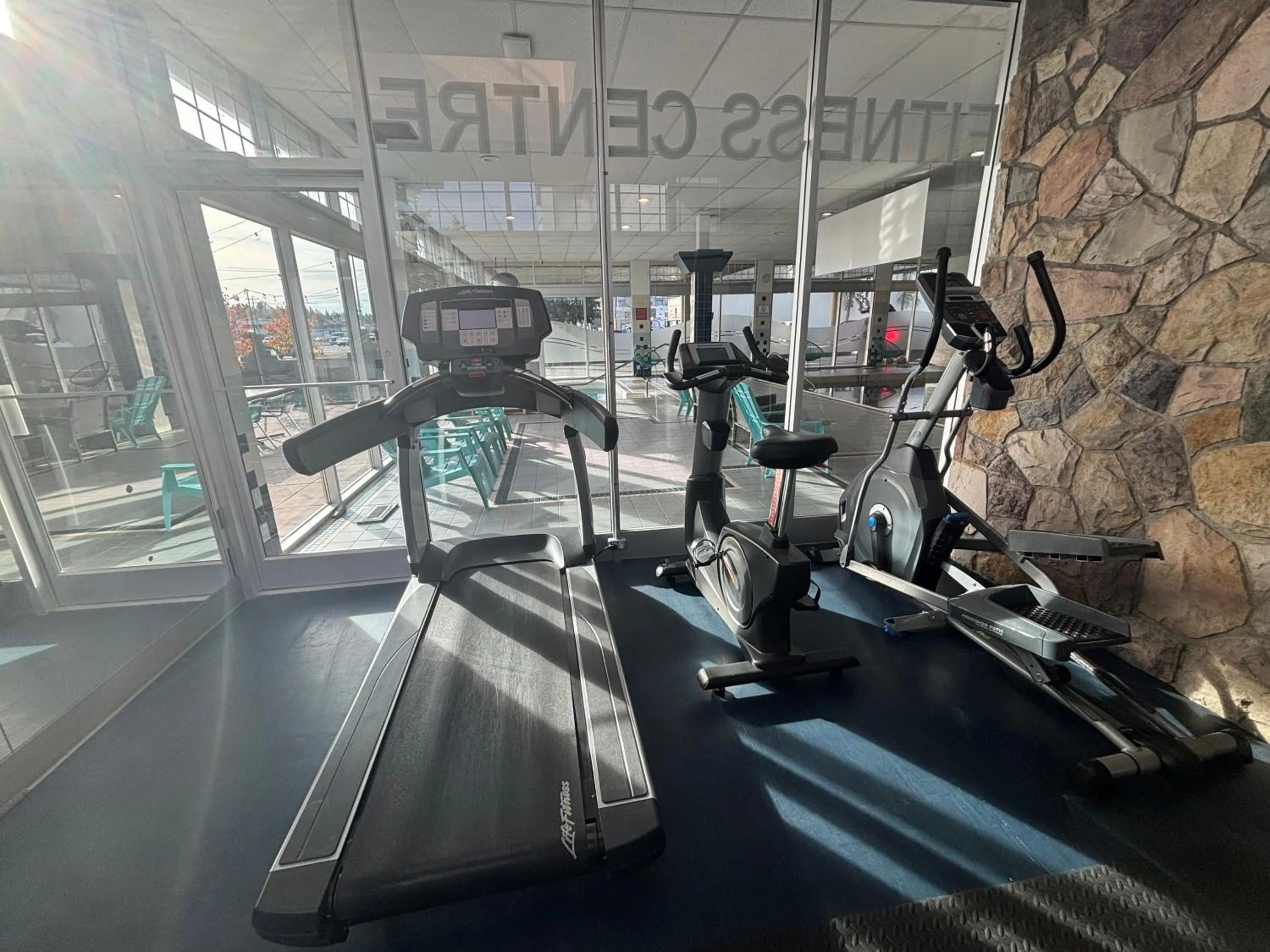 Fitness centre/facilities in Super 8 by Wyndham Macleod Trail Calgary