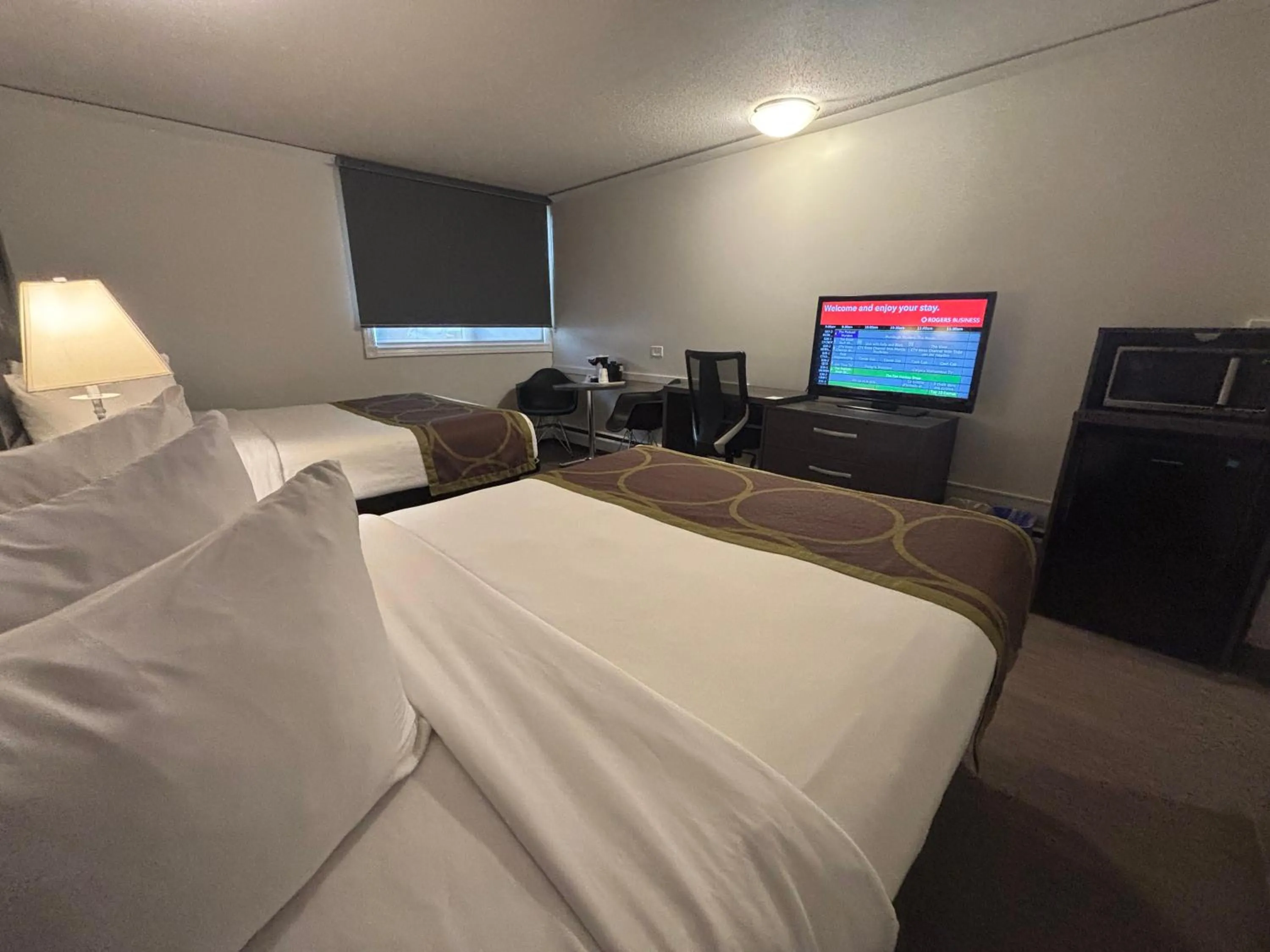 Bedroom, Bed in Super 8 by Wyndham Macleod Trail Calgary