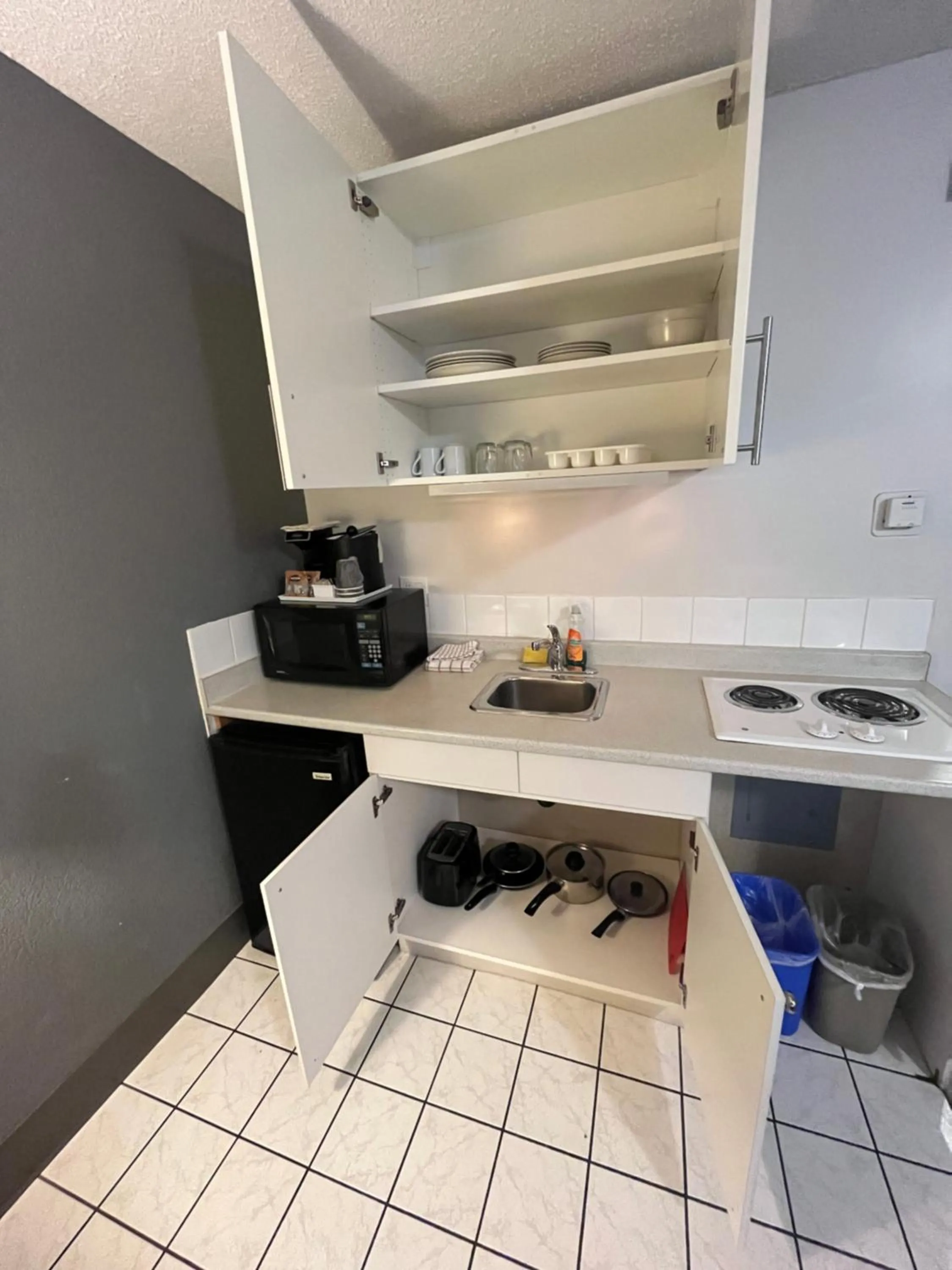 Kitchen or kitchenette in Super 8 by Wyndham Macleod Trail Calgary