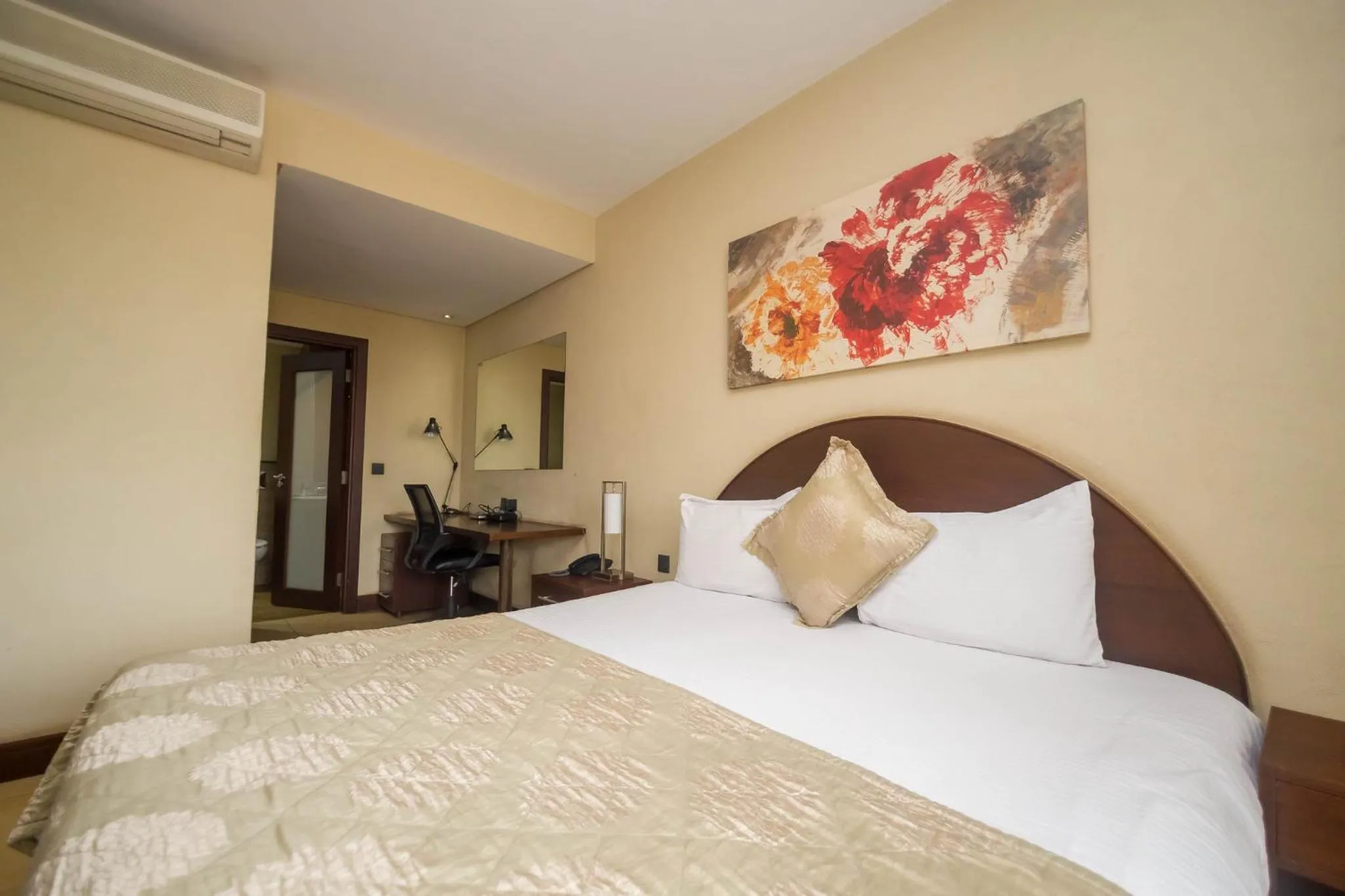 Photo of the whole room, Bed in Taarifa Suites by Dunhill Serviced Apartments