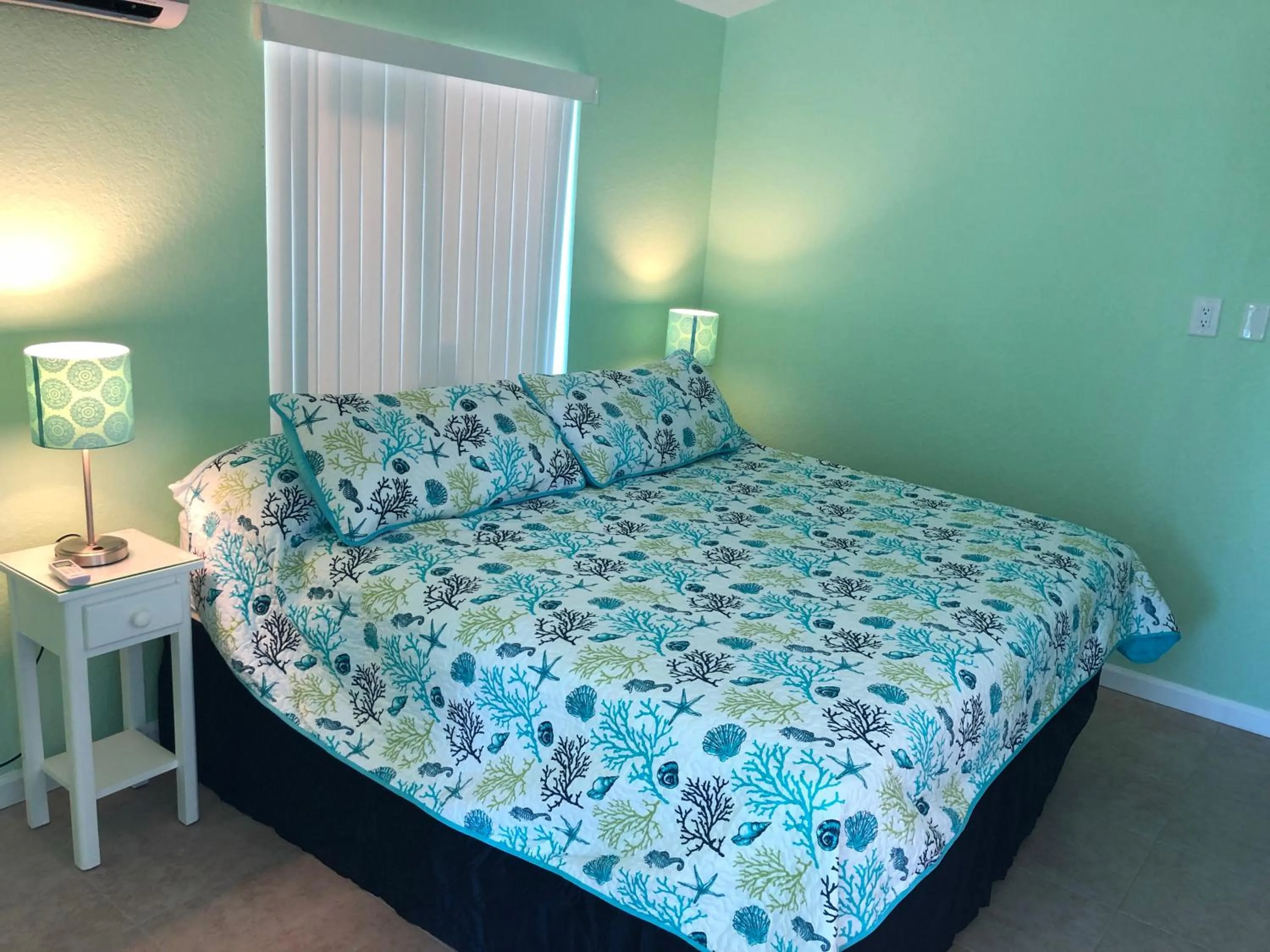 Bedroom, Bed in Seafarer Key Largo Resort and Beach