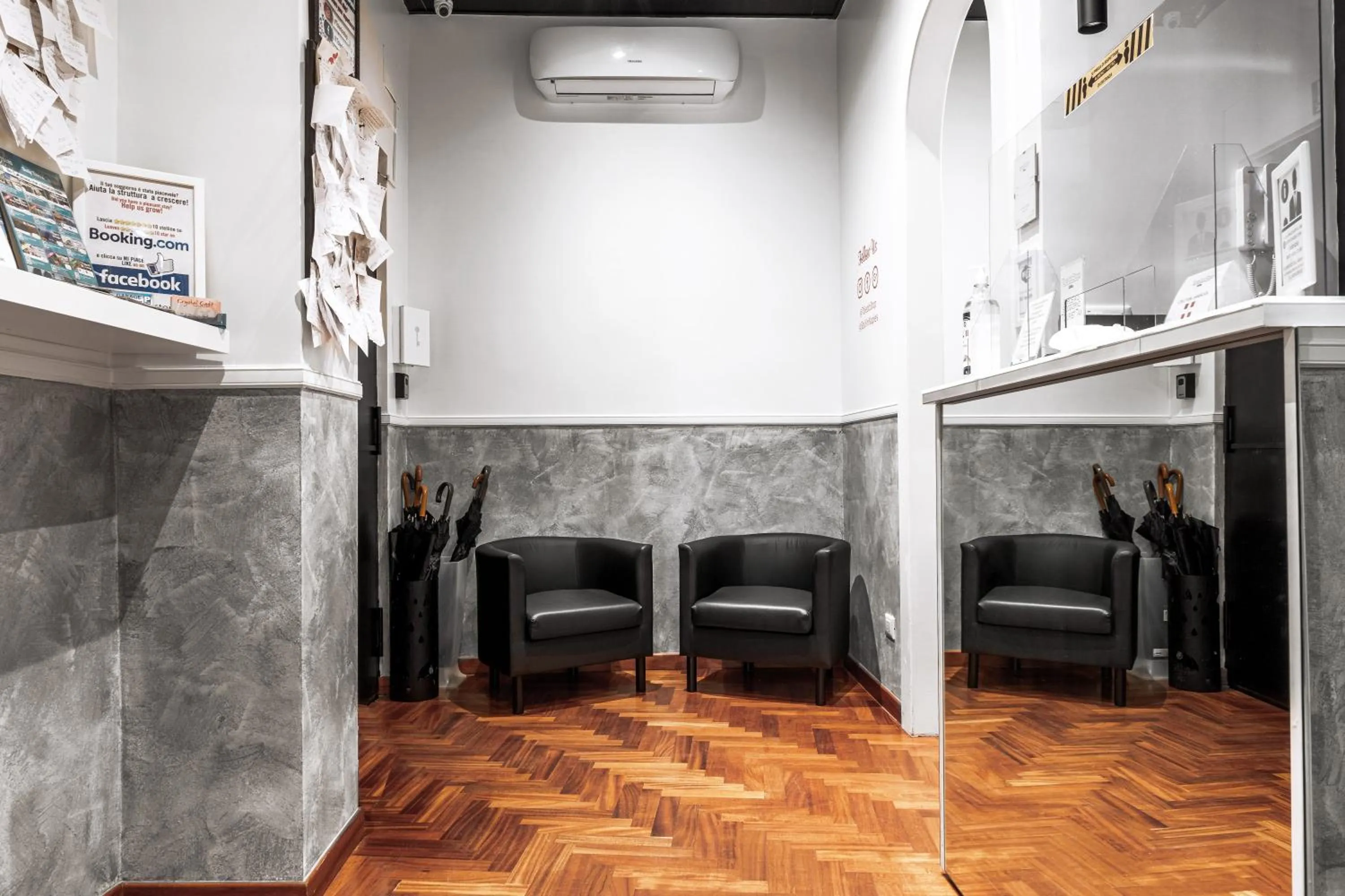 Lobby or reception in Toledostop