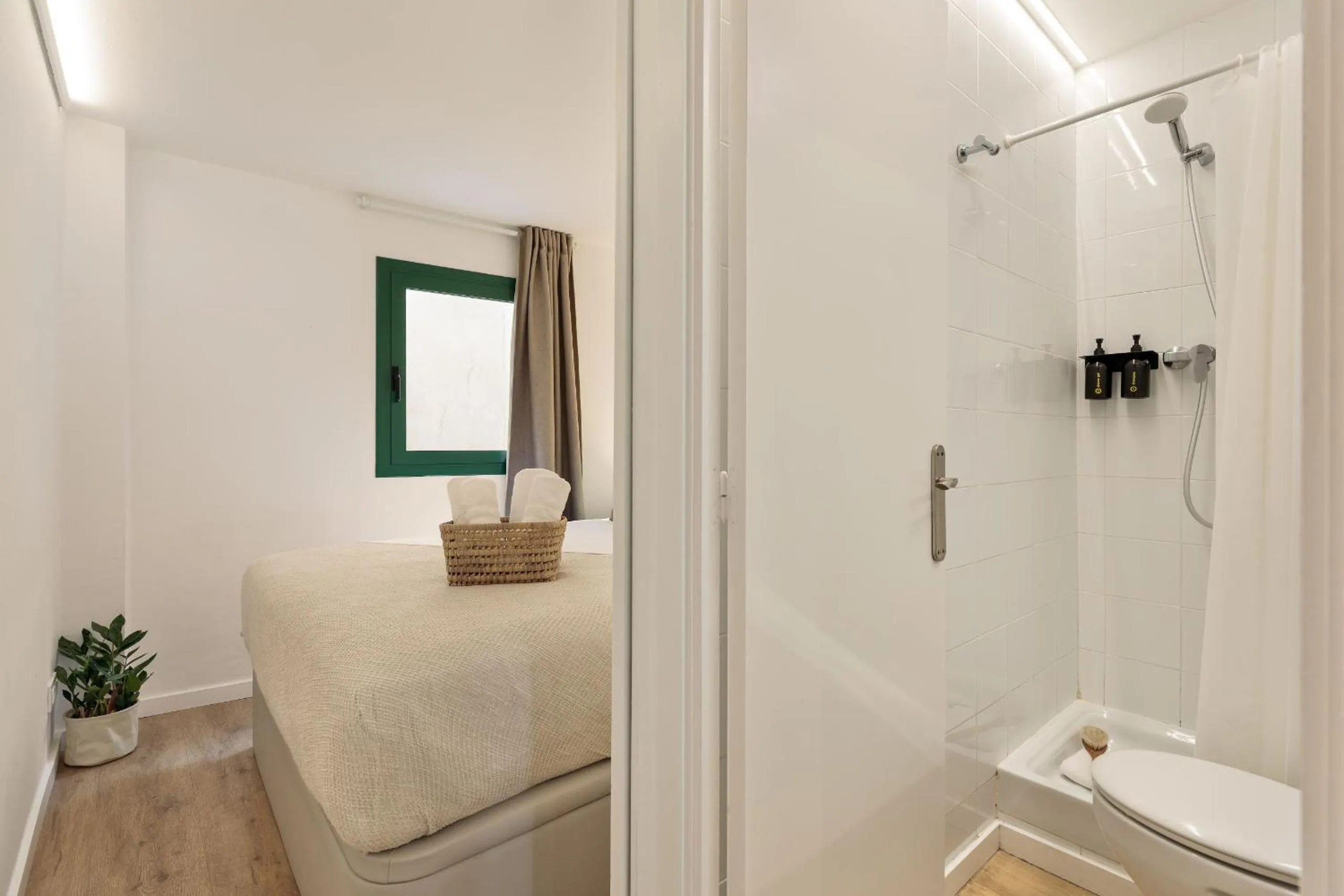 Bed in Ola Living Vidreria