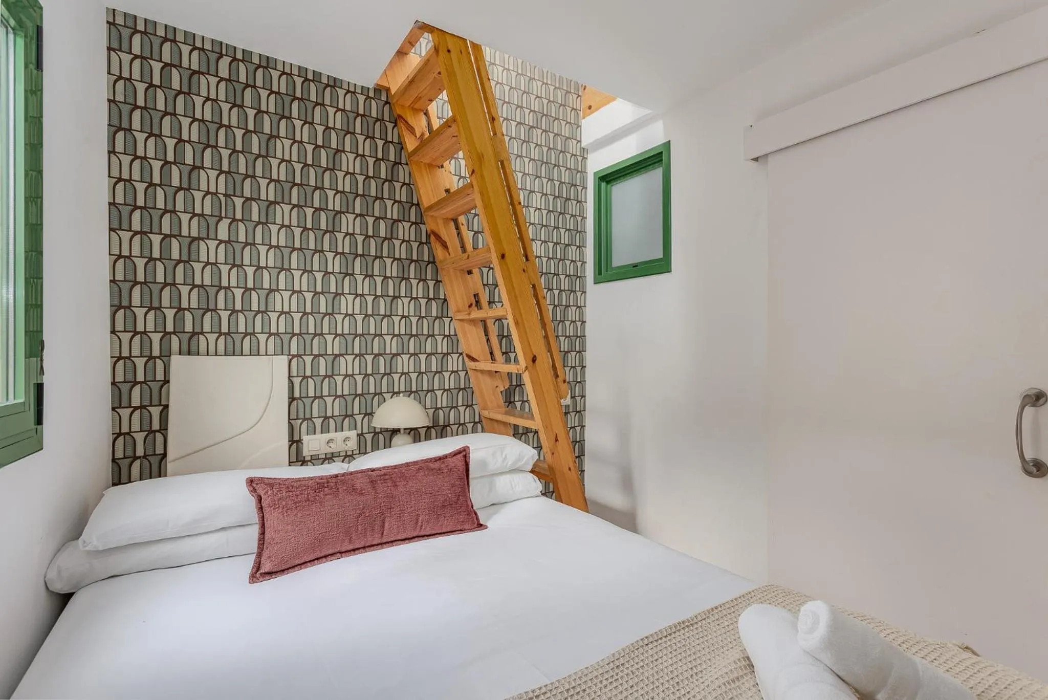 Bed in Ola Living Vidreria