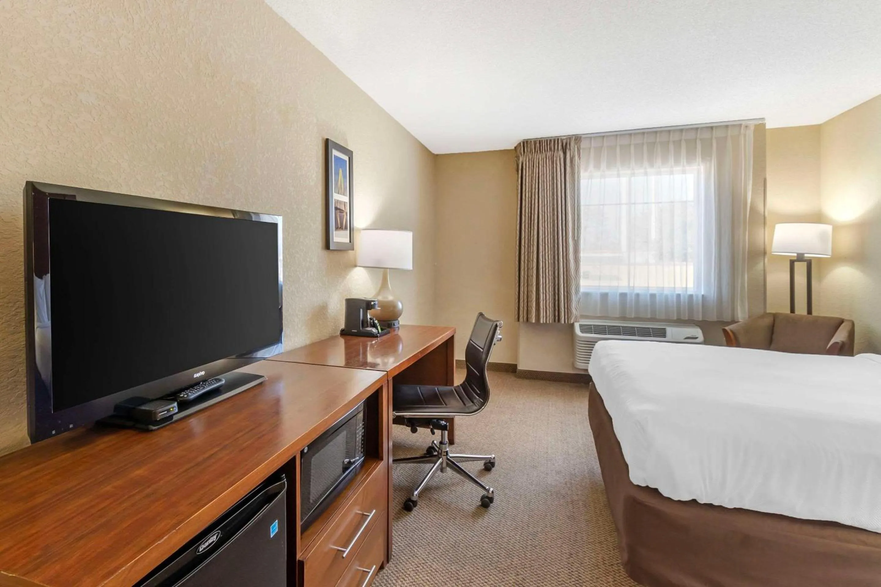 Bedroom, Bed in Comfort Inn & Suites Charleston Airport Convention Center