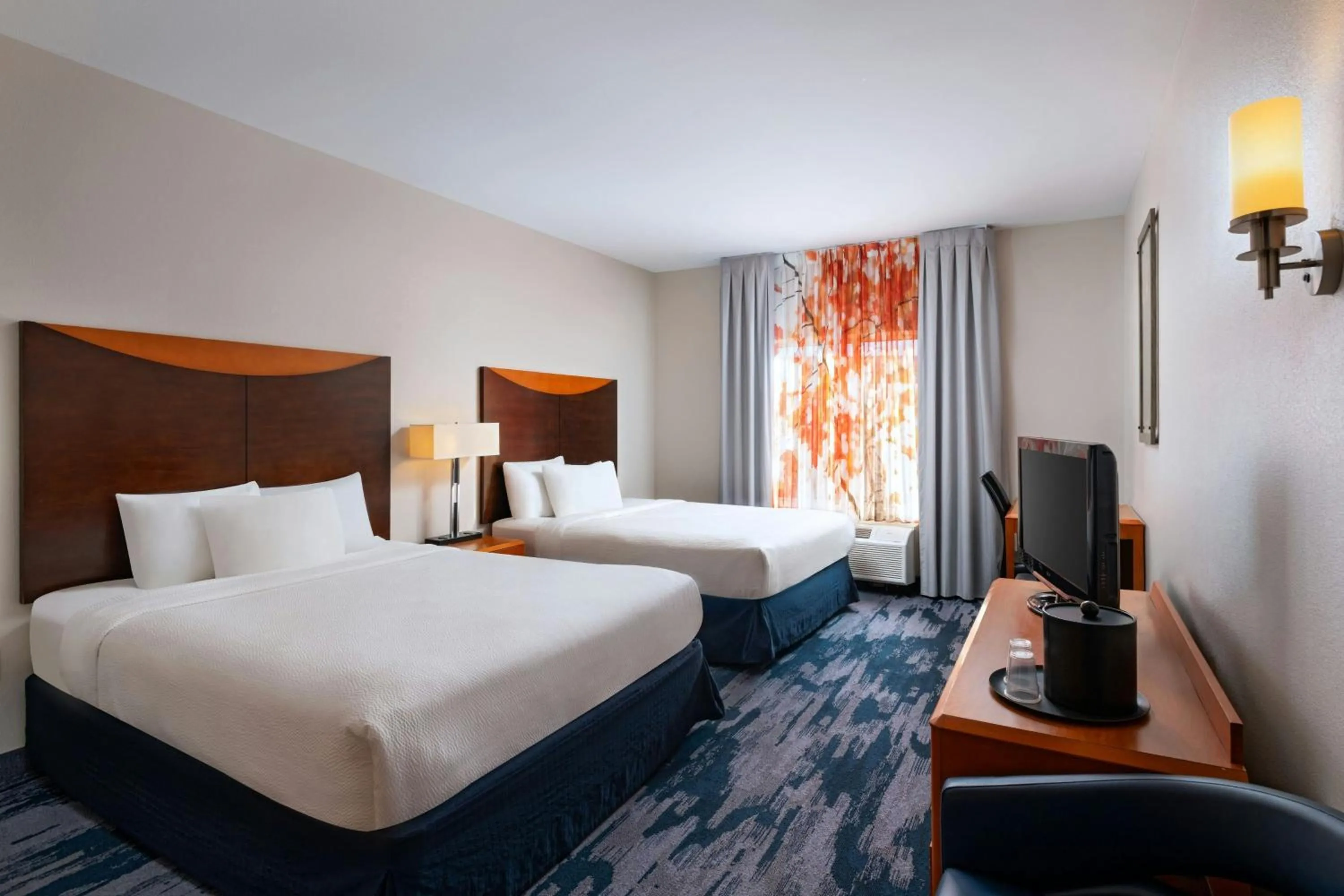 Photo of the whole room, Bed in Fairfield Inn & Suites Tulsa South Medical District