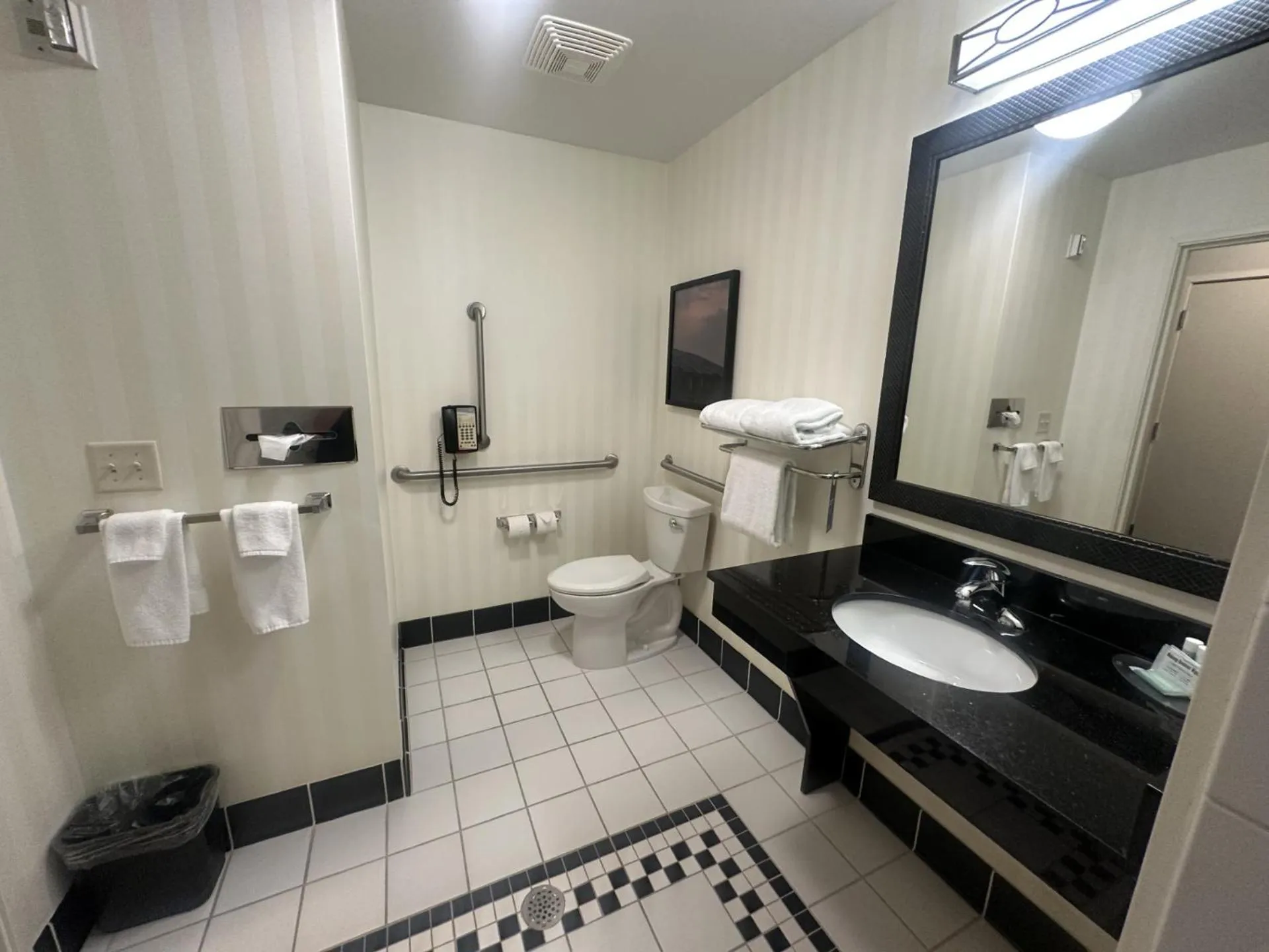 Bathroom in Fairfield Inn & Suites Tulsa South Medical District