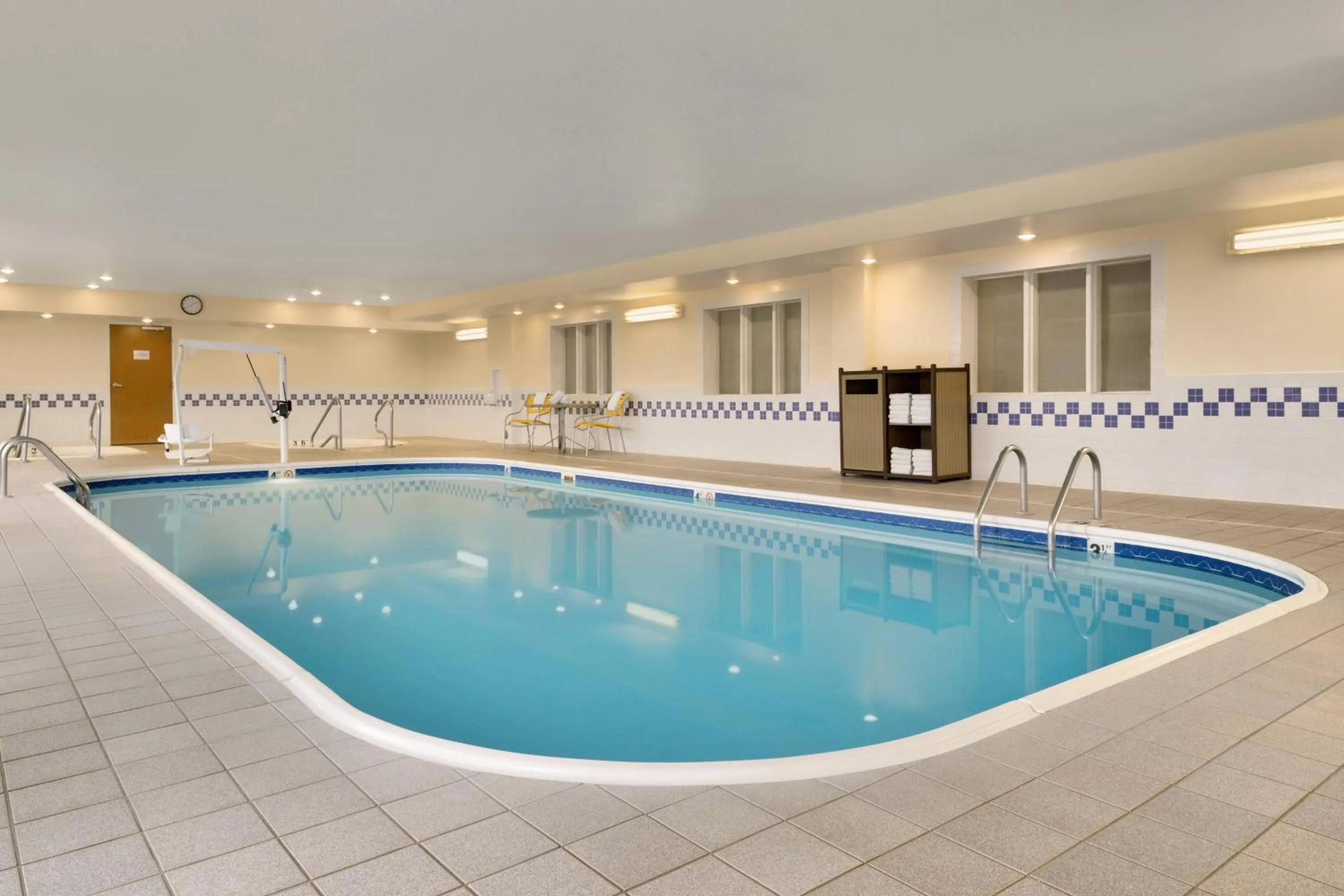 Swimming pool in Fairfield Inn & Suites Minneapolis Bloomington/Mall of America