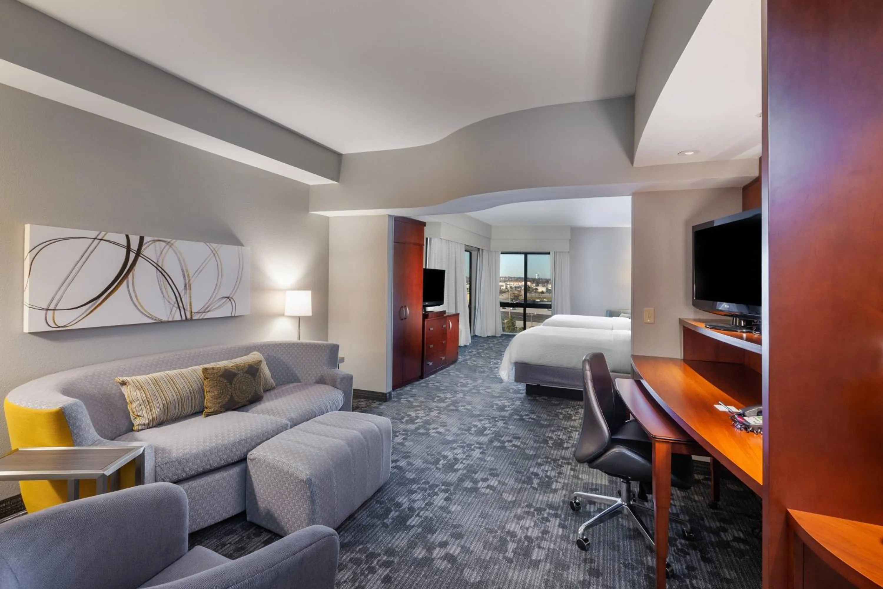 Bedroom in Courtyard by Marriott Tulsa Woodland Hills