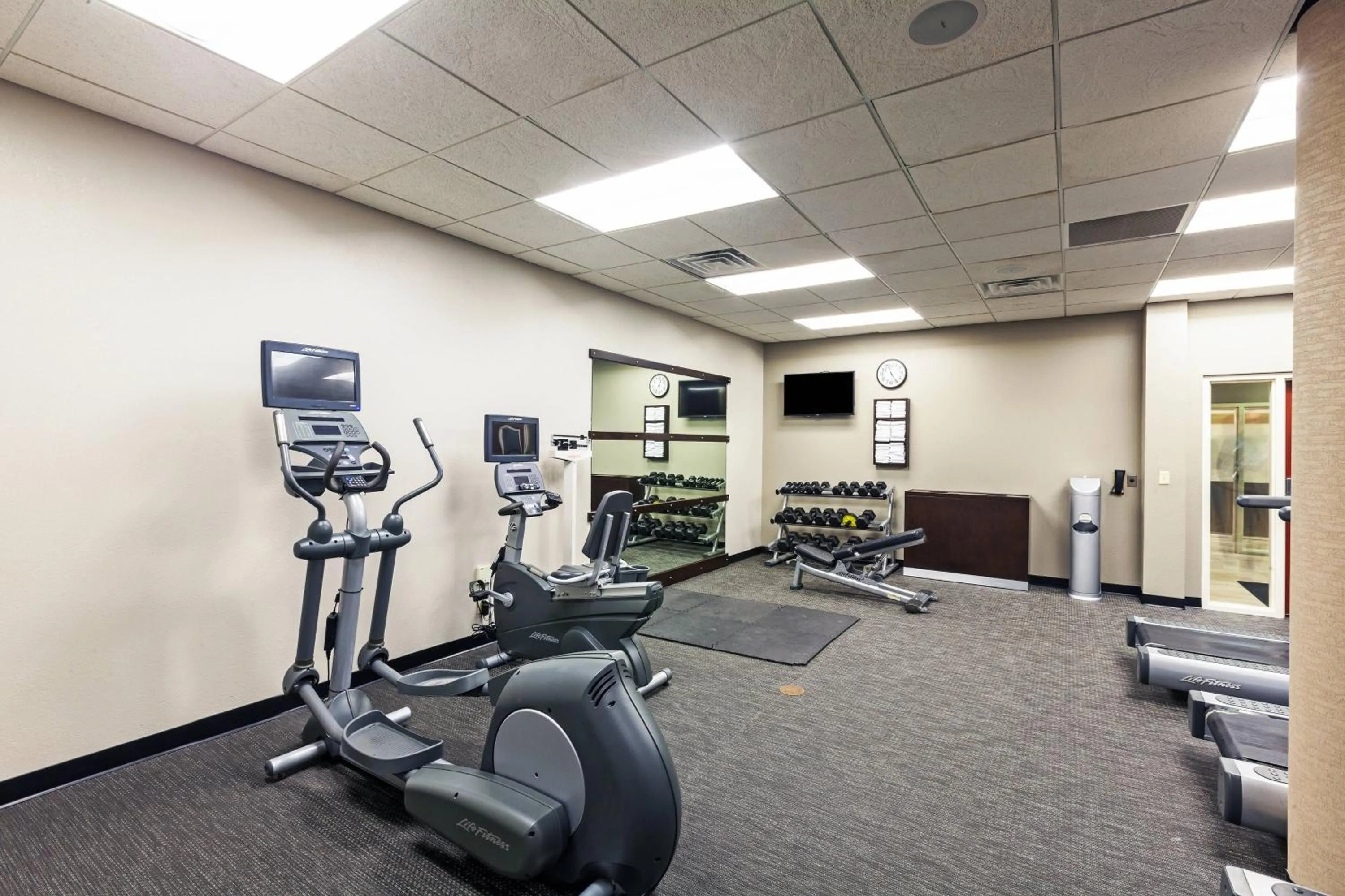 Fitness centre/facilities in Courtyard by Marriott Tulsa Woodland Hills