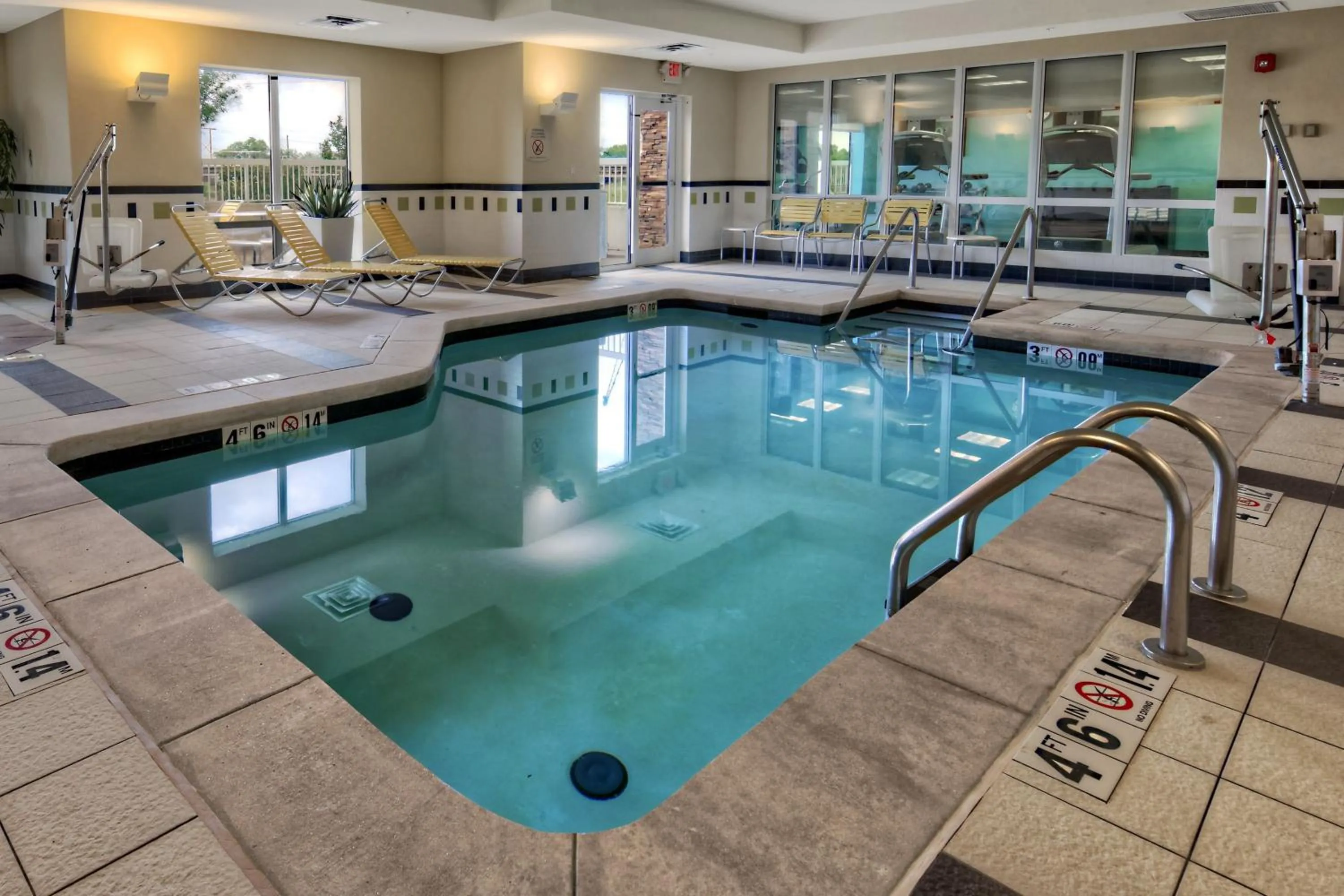 Swimming pool in Fairfield Inn & Suites by Marriott Oklahoma City NW Expressway/Warr Acres