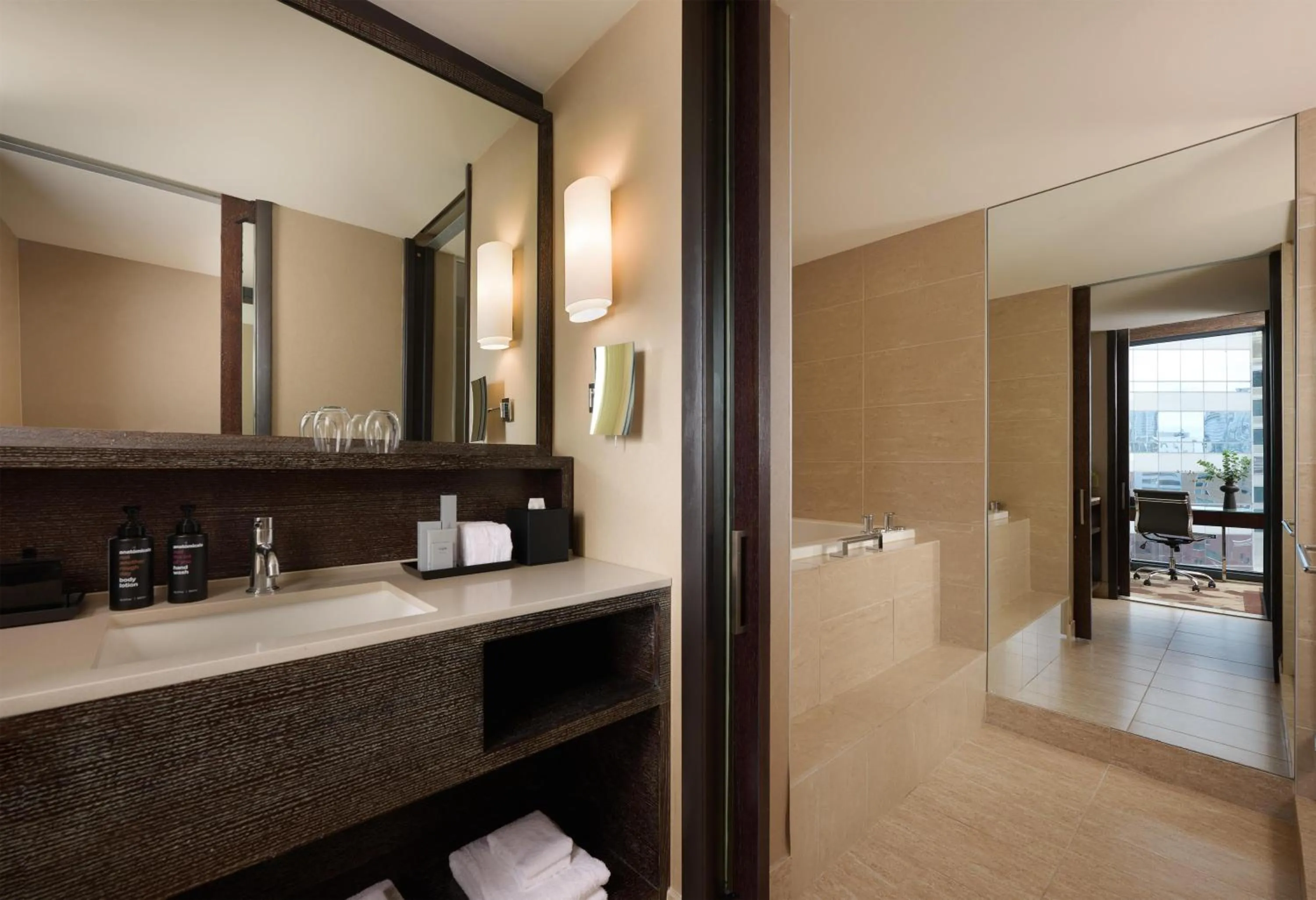 Bedroom in The Royal Sonesta Chicago River North