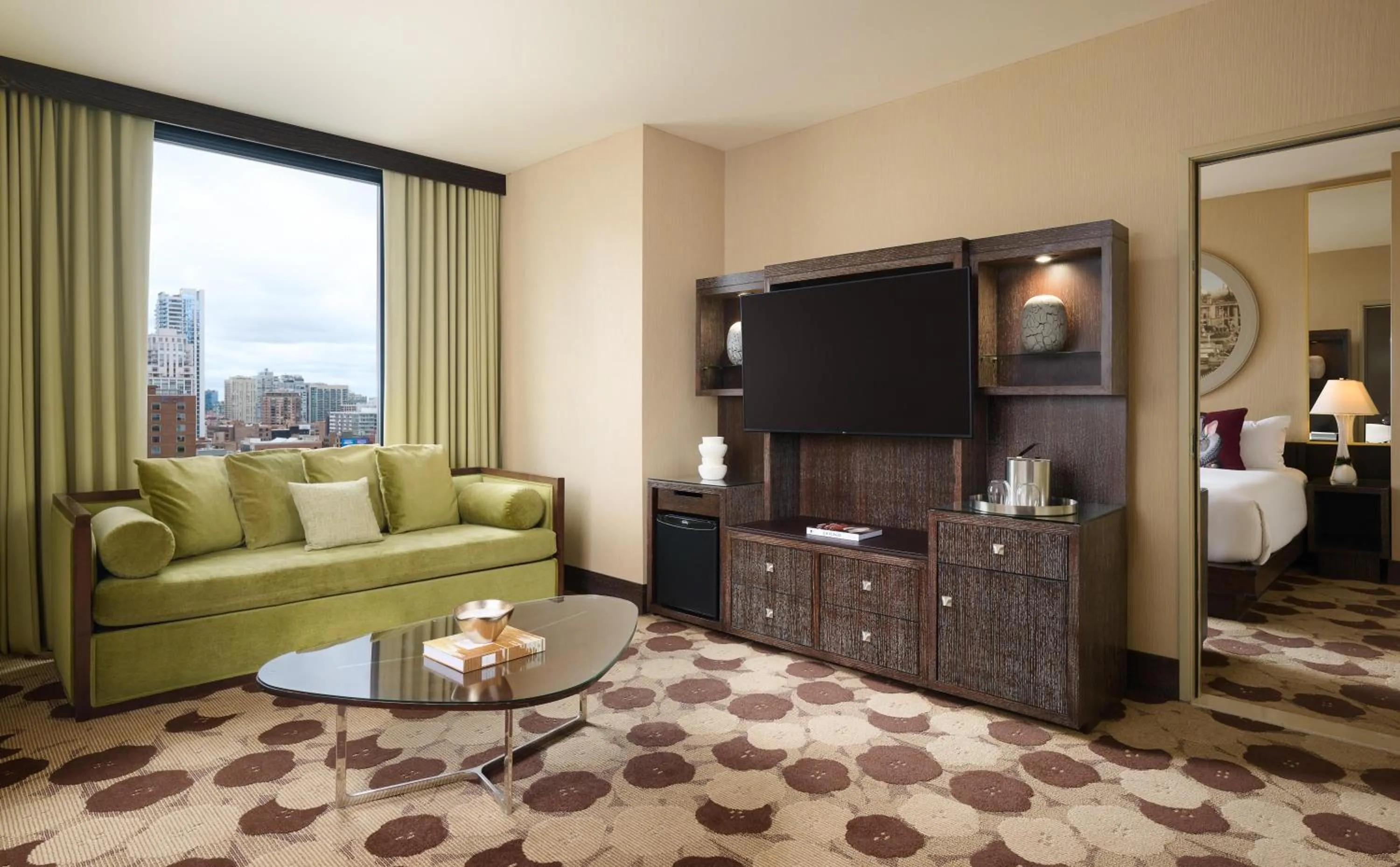 Photo of the whole room in The Royal Sonesta Chicago River North