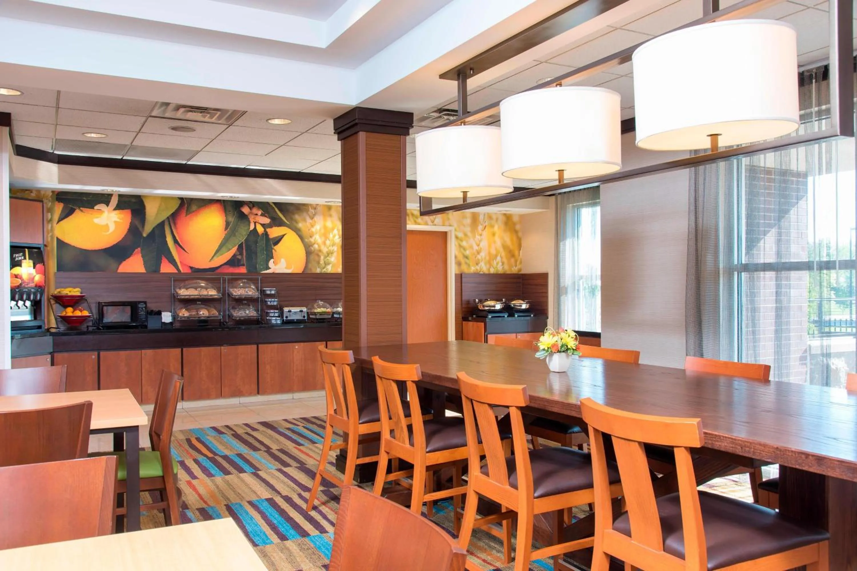 Restaurant/places to eat in Fairfield Inn & Suites by Marriott Omaha Downtown