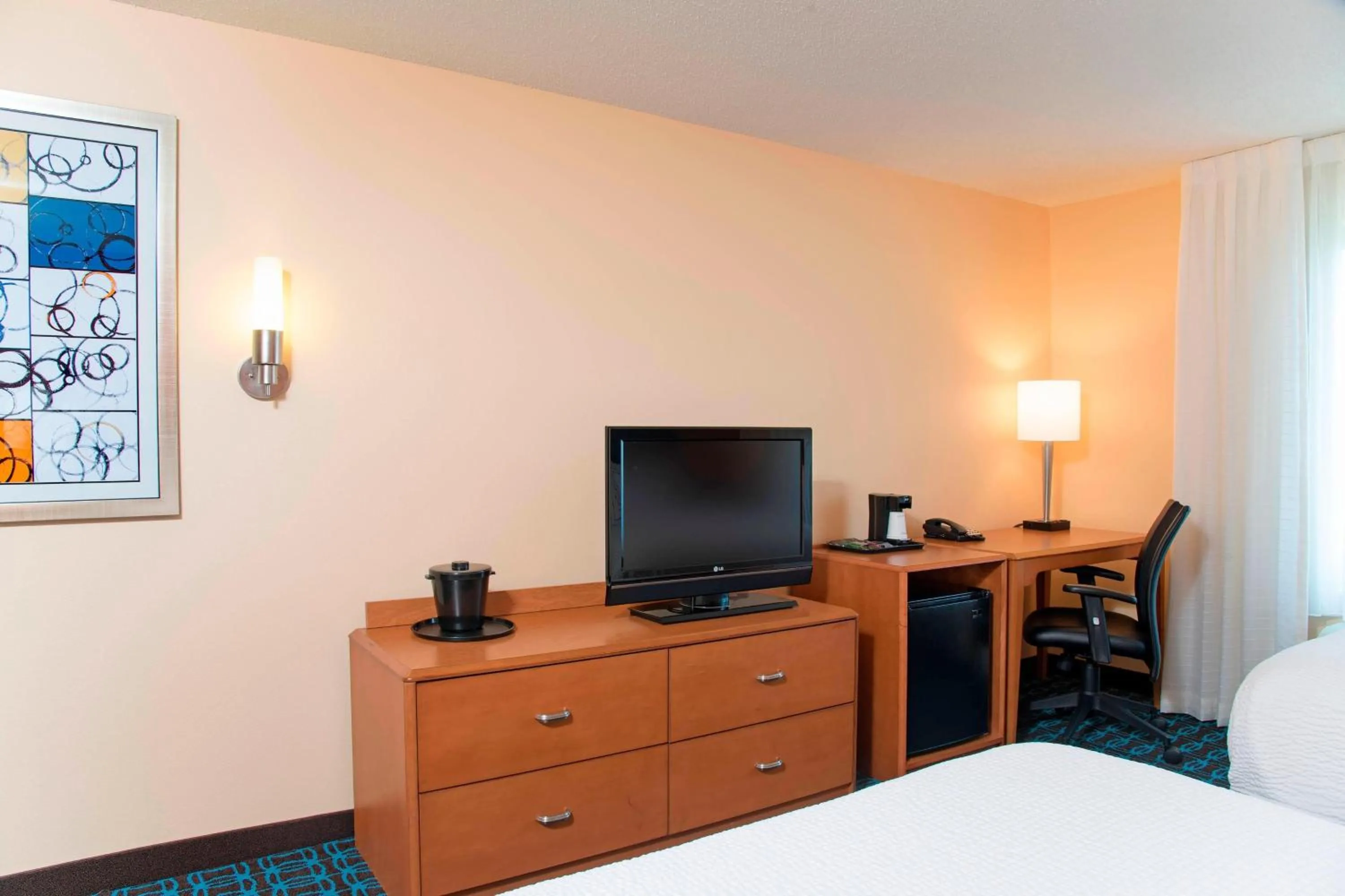 Photo of the whole room, Bed in Fairfield Inn & Suites by Marriott Omaha Downtown