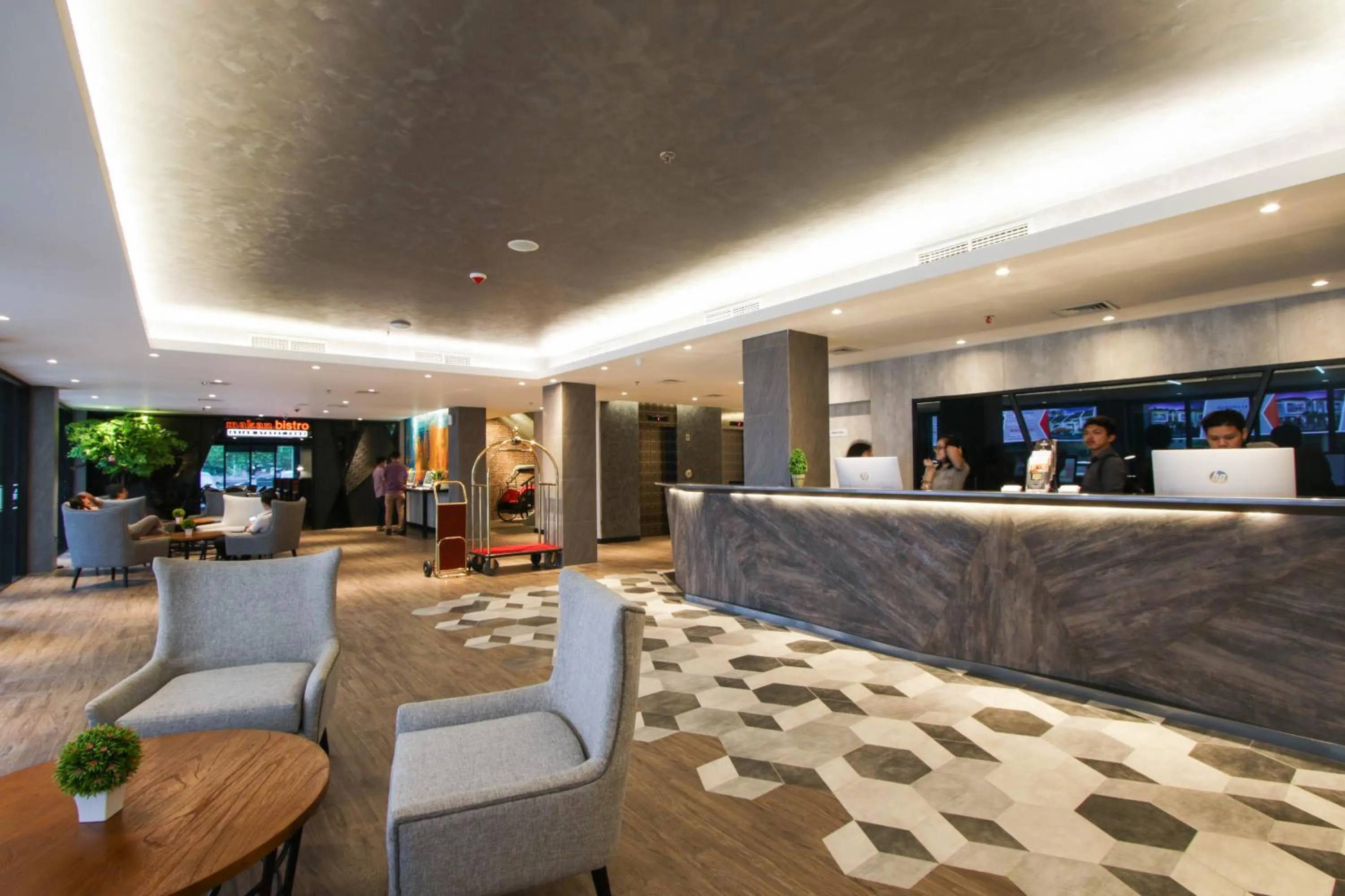 Lobby or reception in All Nite And Day Palembang Veteran