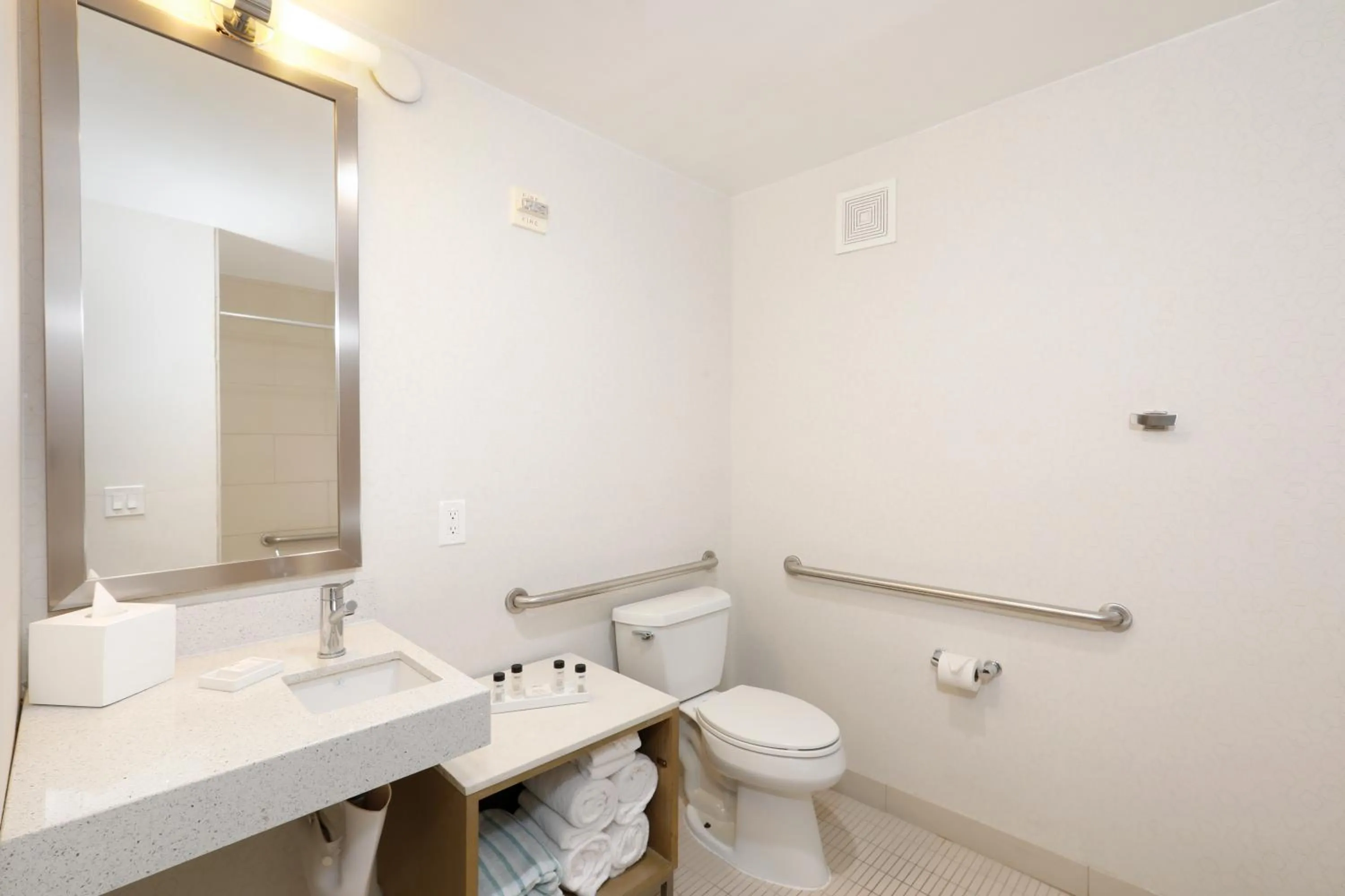 Bathroom in The Wayfarer San Diego