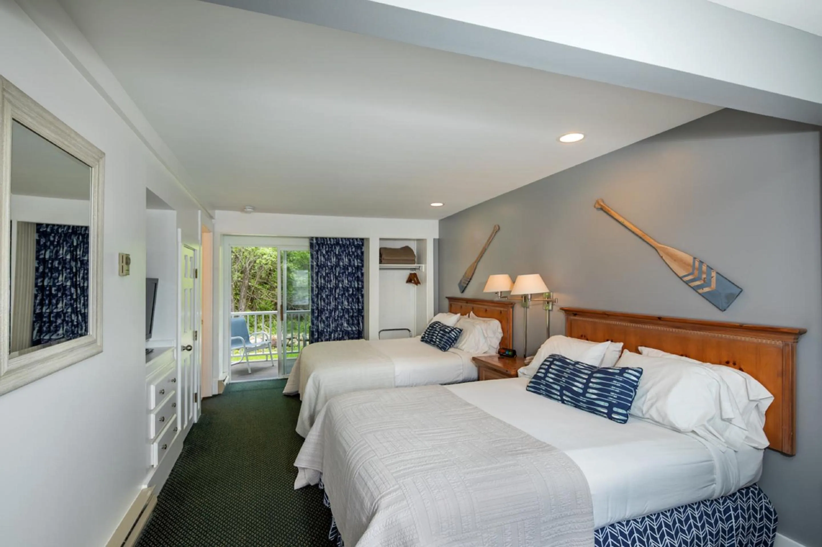 Deluxe Queen Room with Two Queen Beds in Glen Cove Inn & Suites Rockport