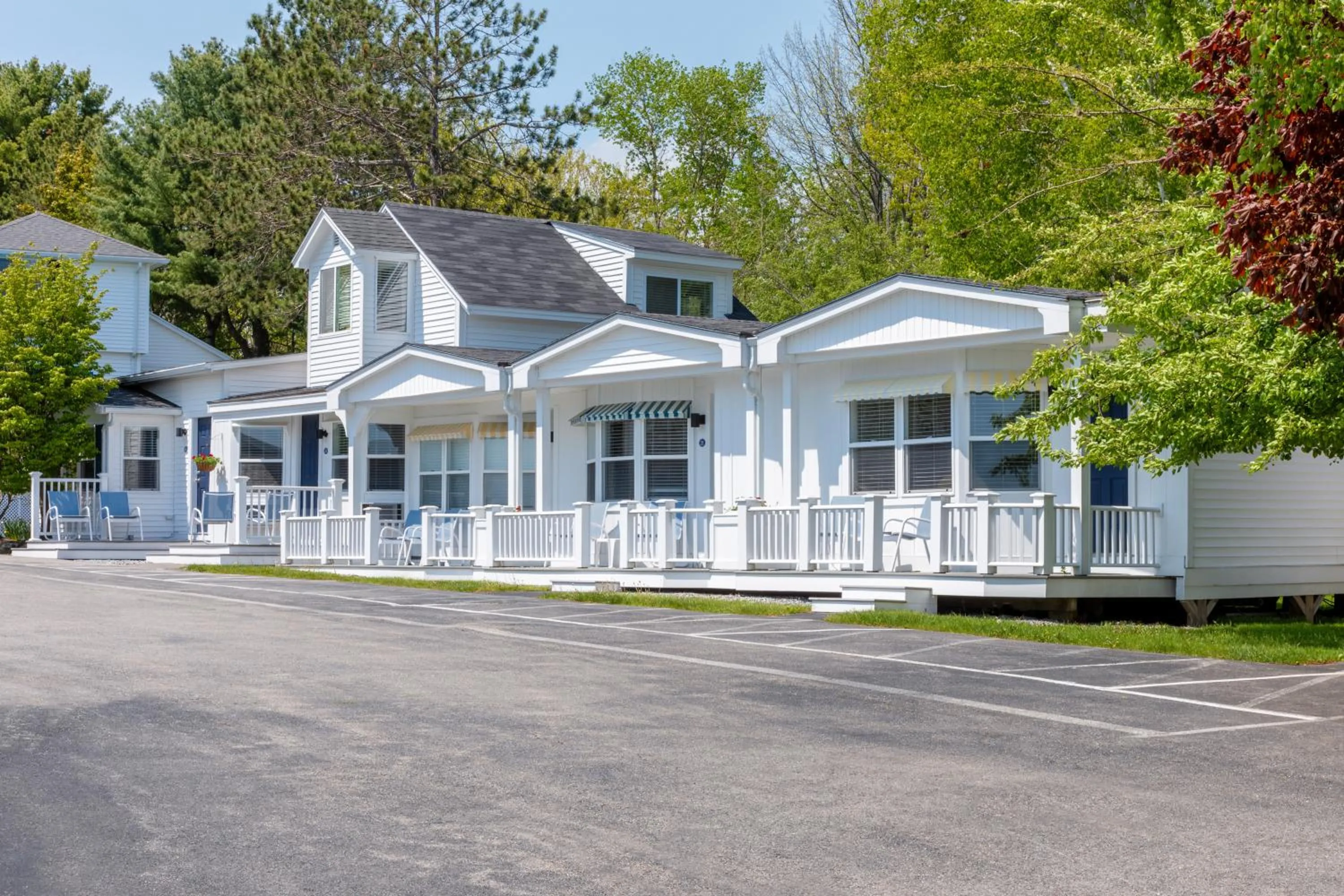 Property building in Glen Cove Inn & Suites Rockport