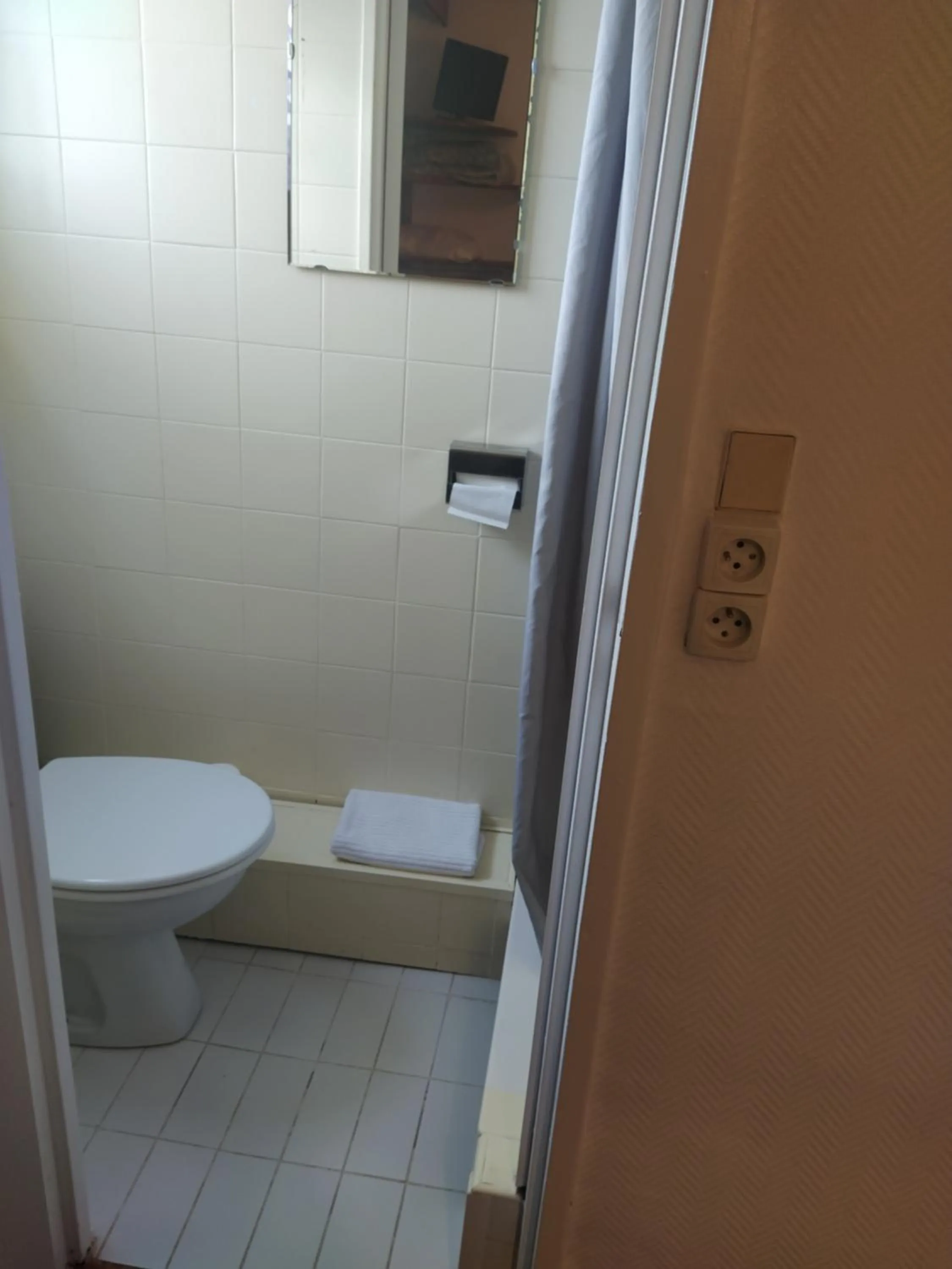 Shower in Le Nouveau Monde