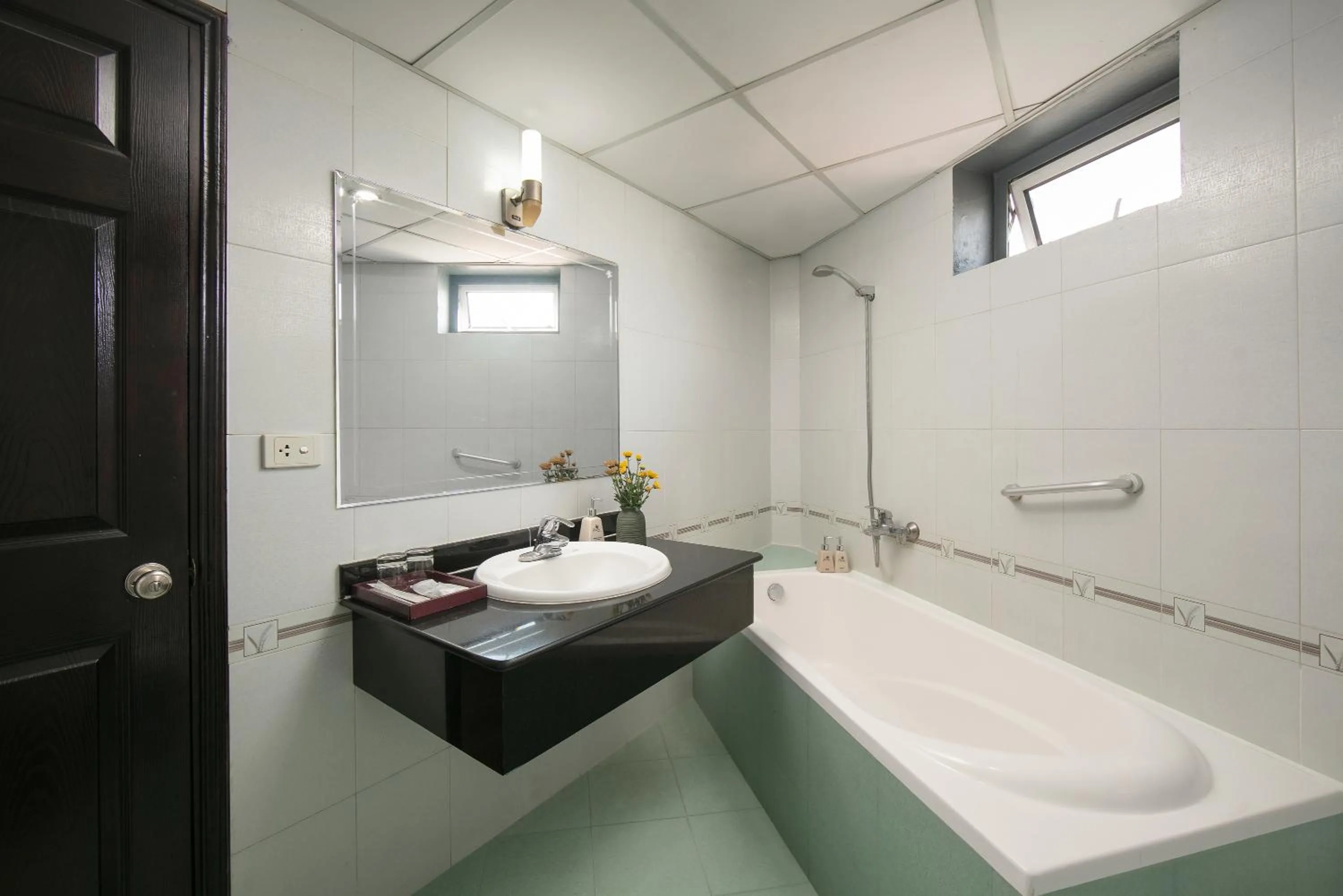 Shower in Anise Hotel & Spa Hanoi