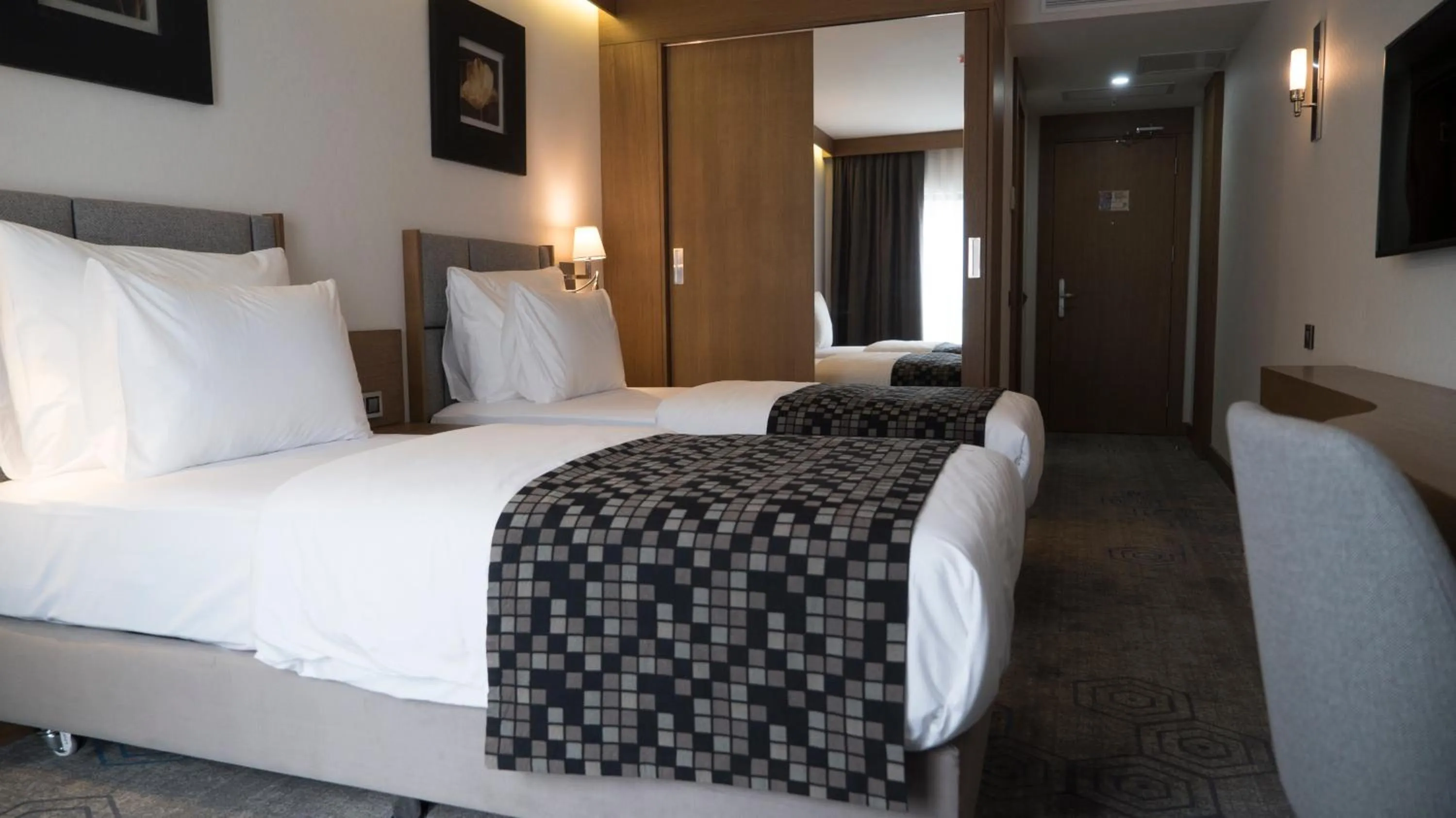 Photo of the whole room, Bed in Yuksel Istanbul Yenikapı Hotel