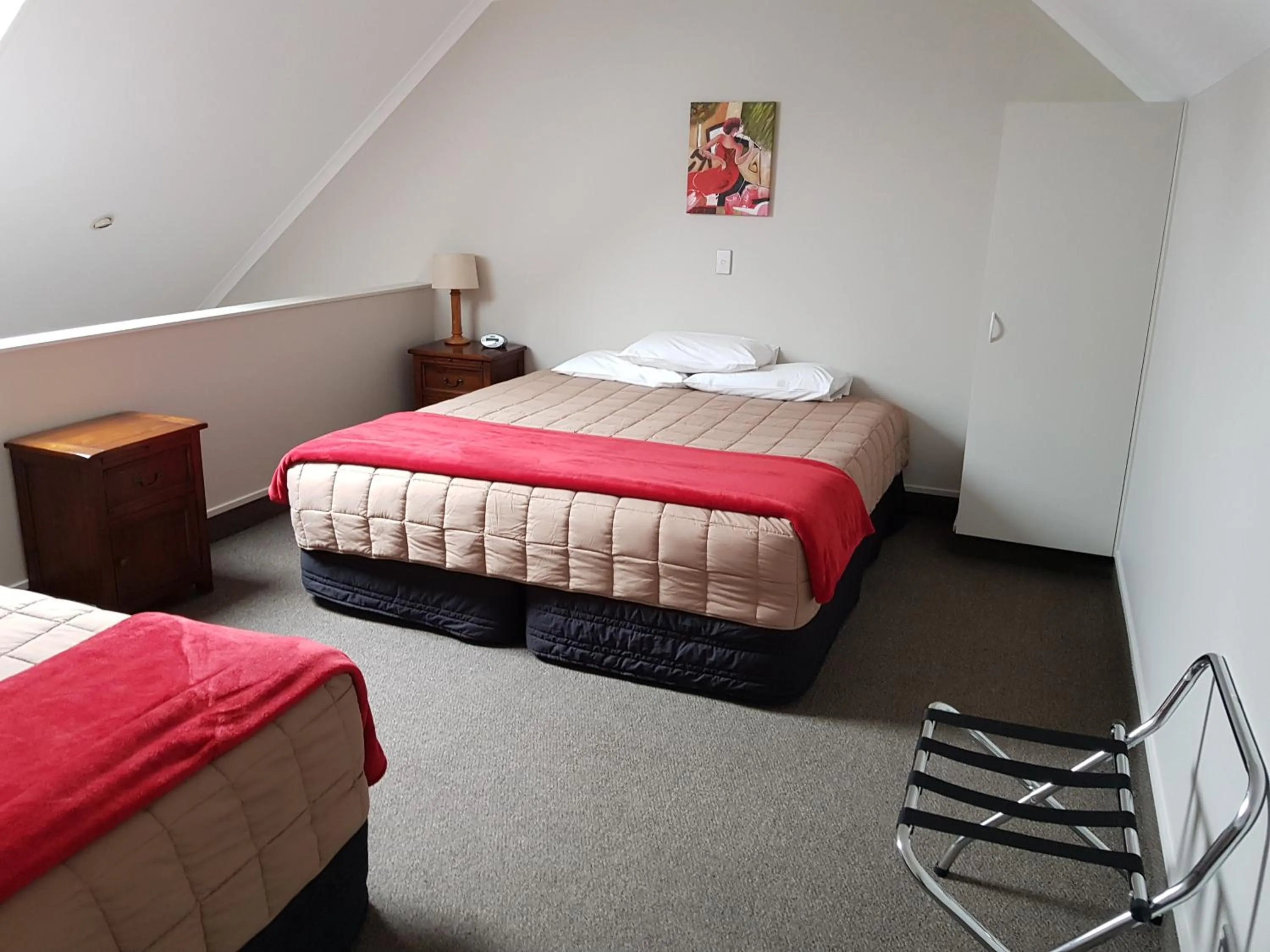 Bedroom, Bed in Bay Palm Motel