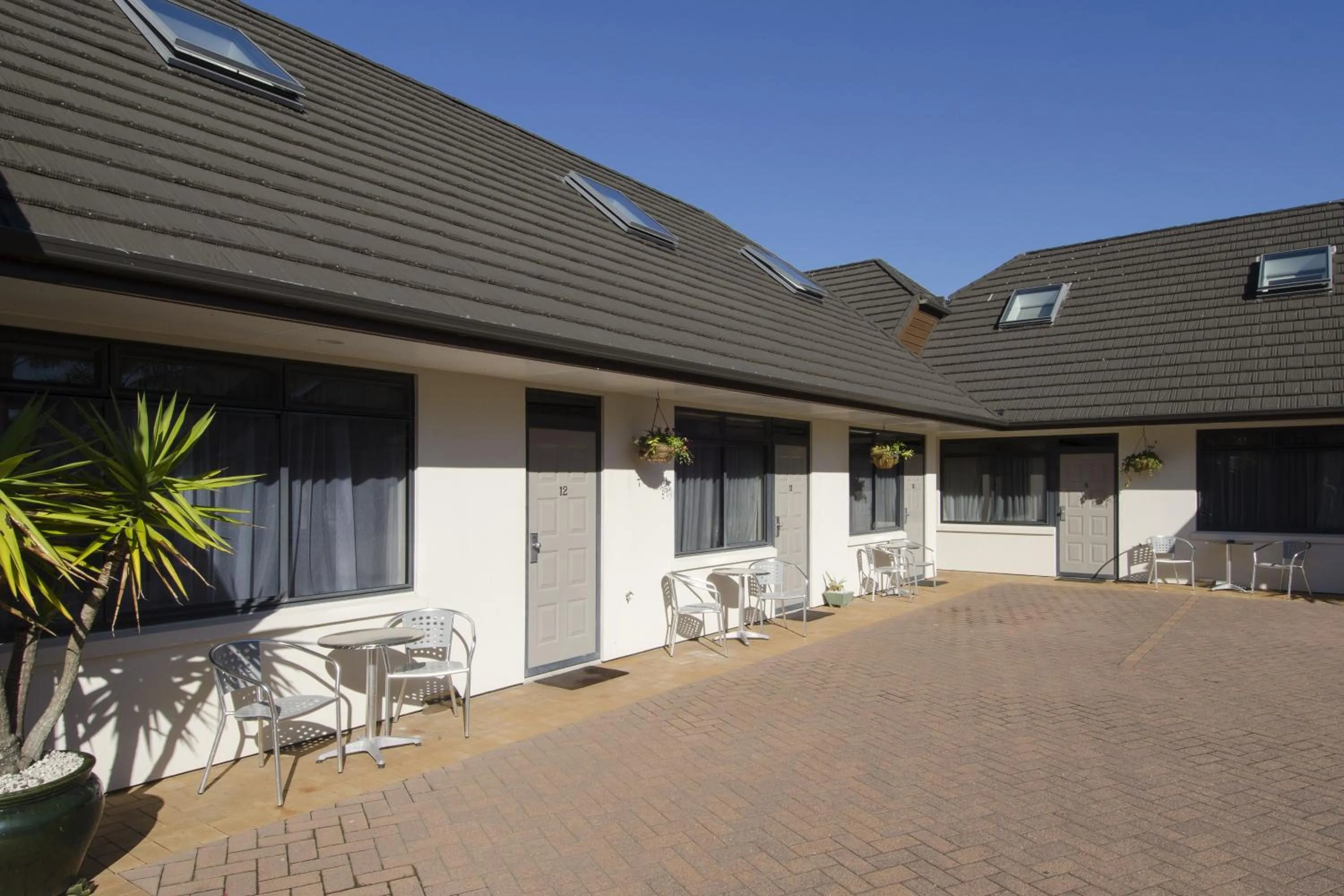 Property building in Bay Palm Motel