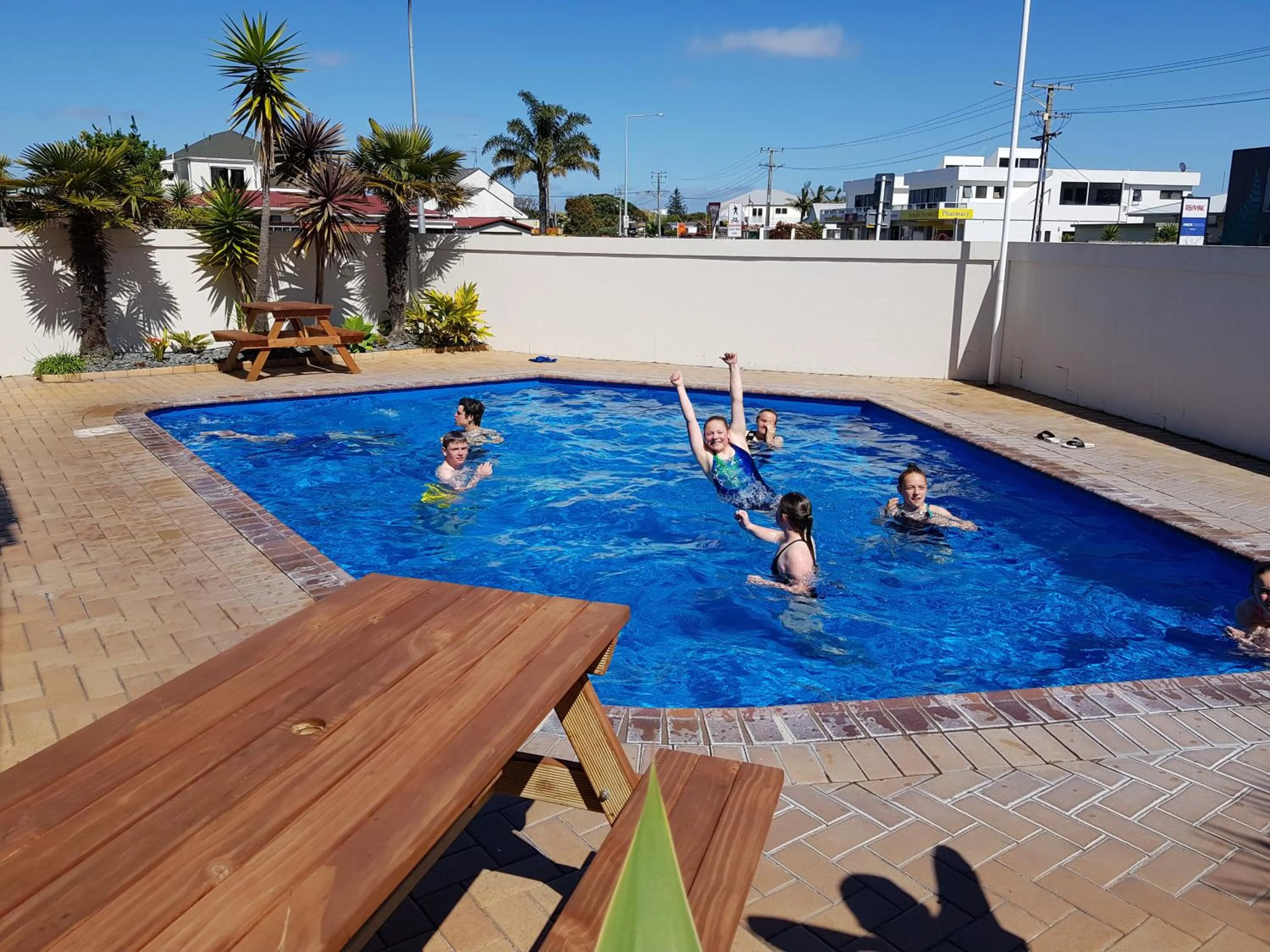 Swimming pool in Bay Palm Motel