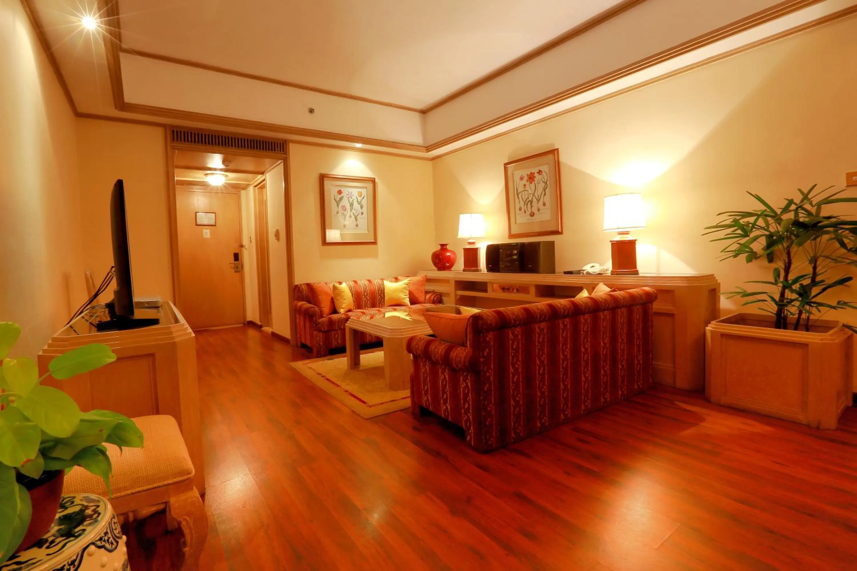 Living room in Taj Samudra, Colombo