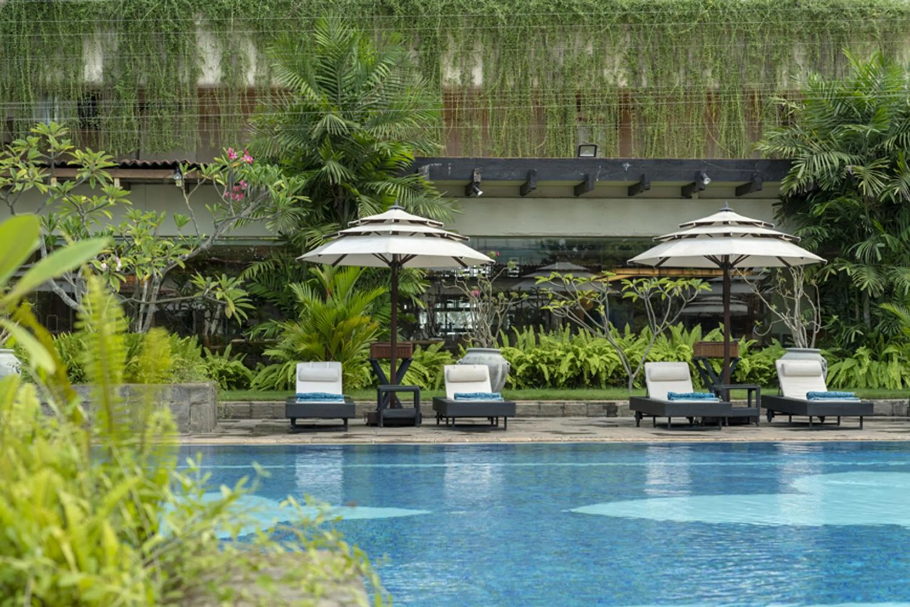Swimming pool in Taj Samudra, Colombo