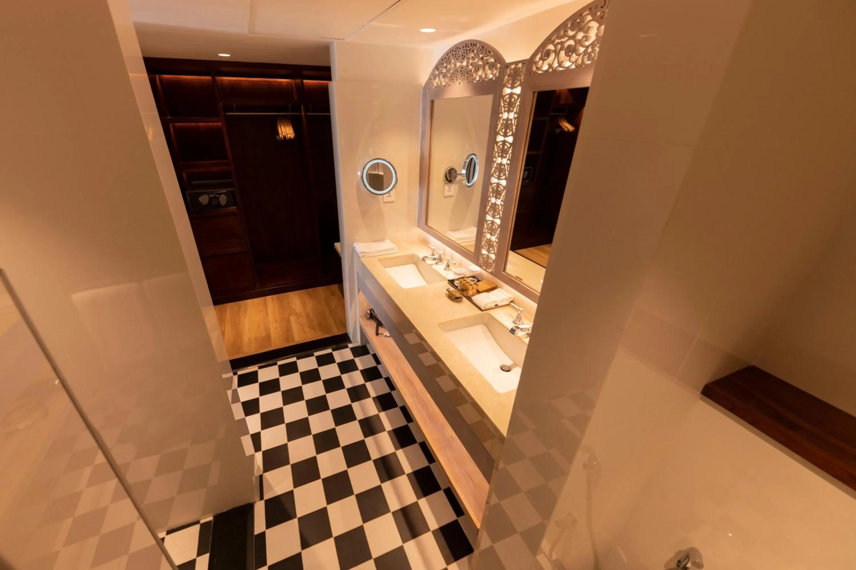 Bathroom in Taj Samudra, Colombo