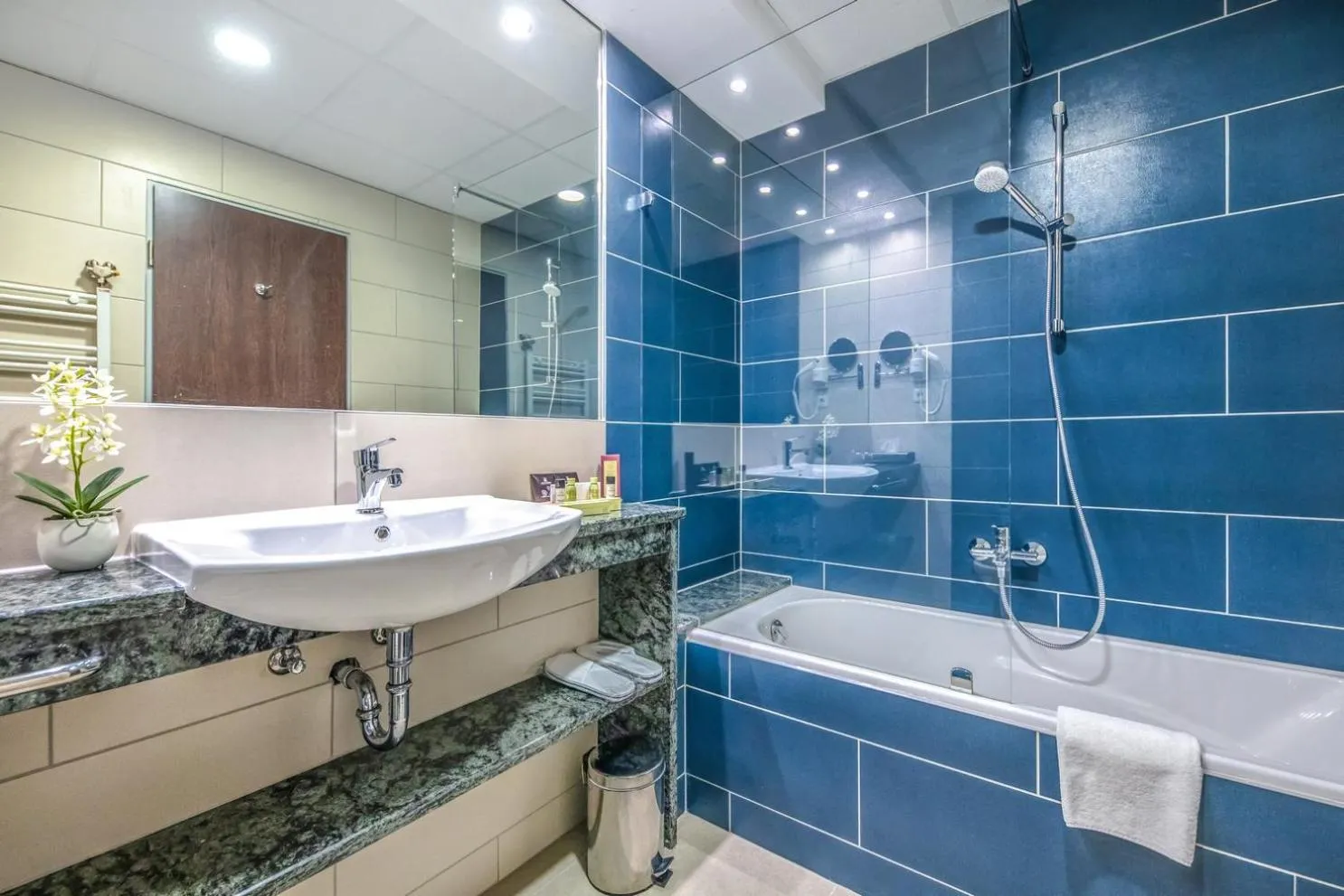 Bathroom in Balneo Hotel Zsori Thermal & Wellness