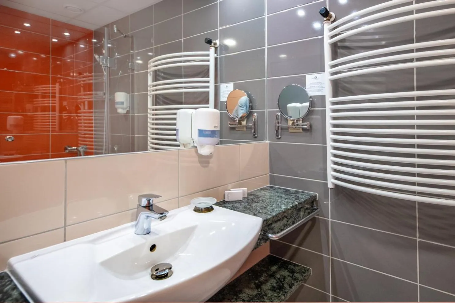 Shower in Balneo Hotel Zsori Thermal & Wellness