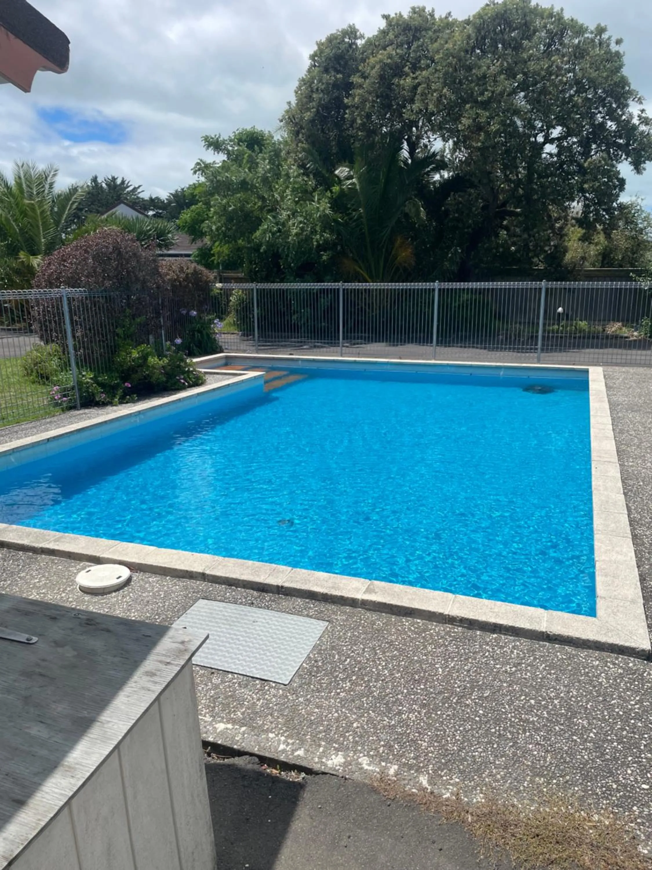 Swimming pool in Spanish Lady Motel