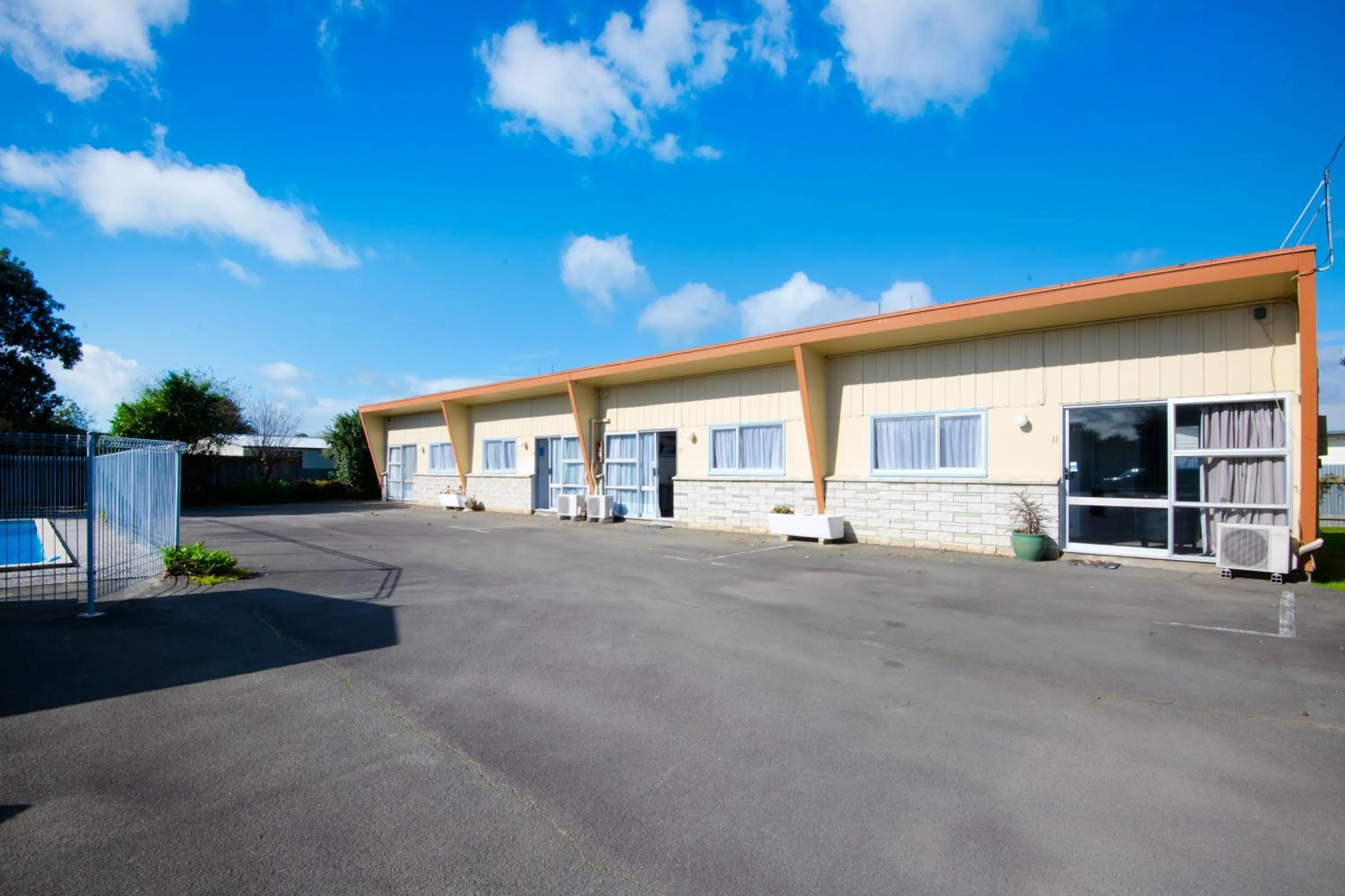 Property building in Spanish Lady Motel