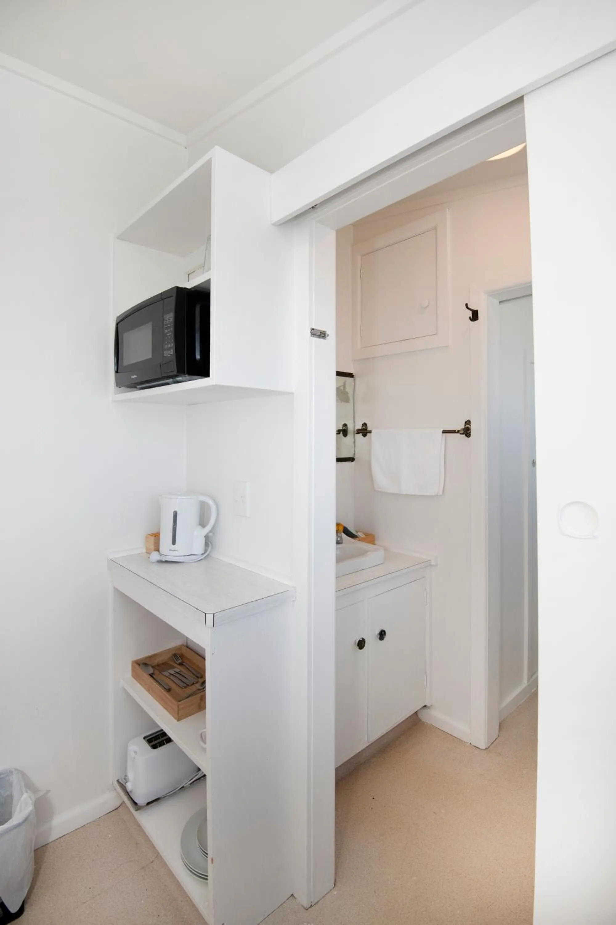 Kitchen or kitchenette in Spanish Lady Motel