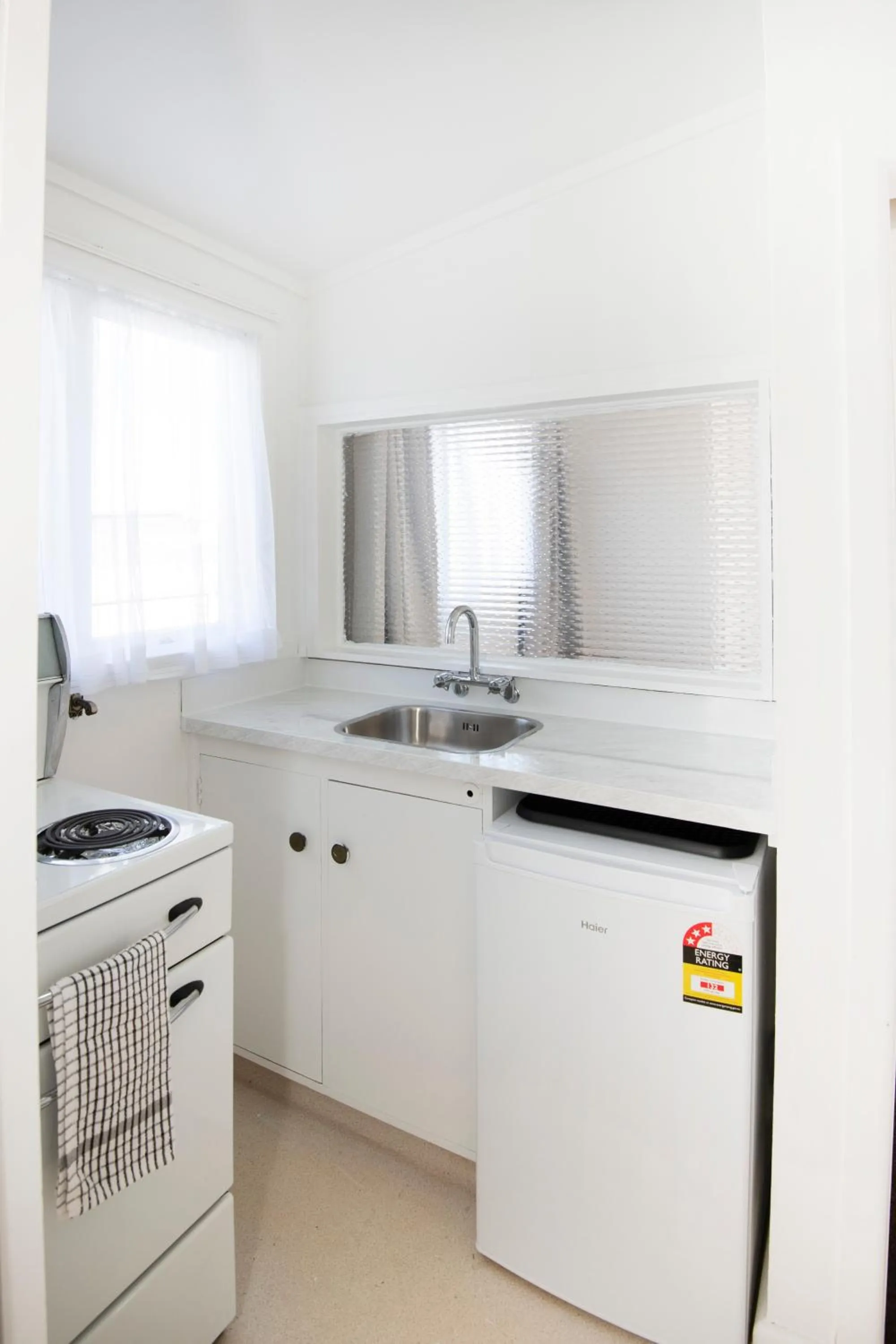 Kitchen or kitchenette in Spanish Lady Motel