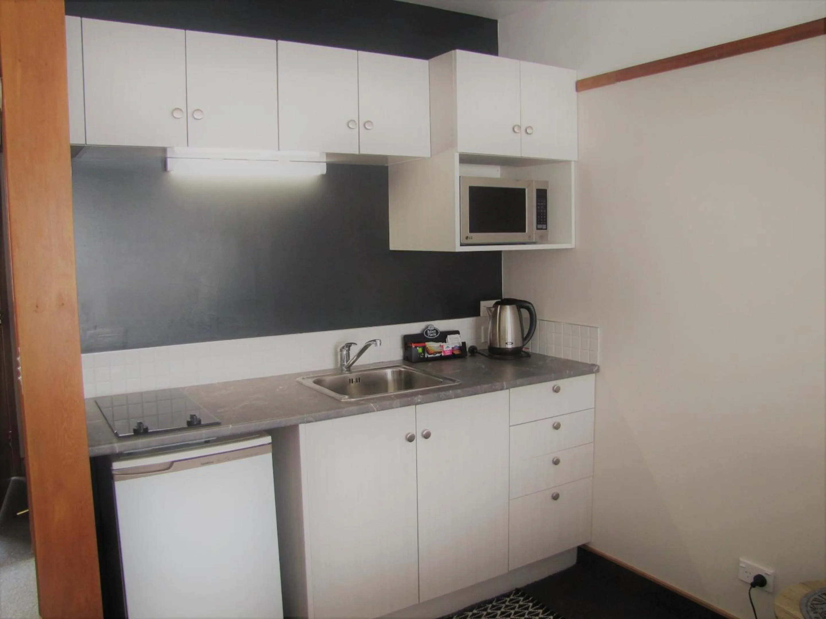 Coffee/tea facilities in The Beachcomber Hotel