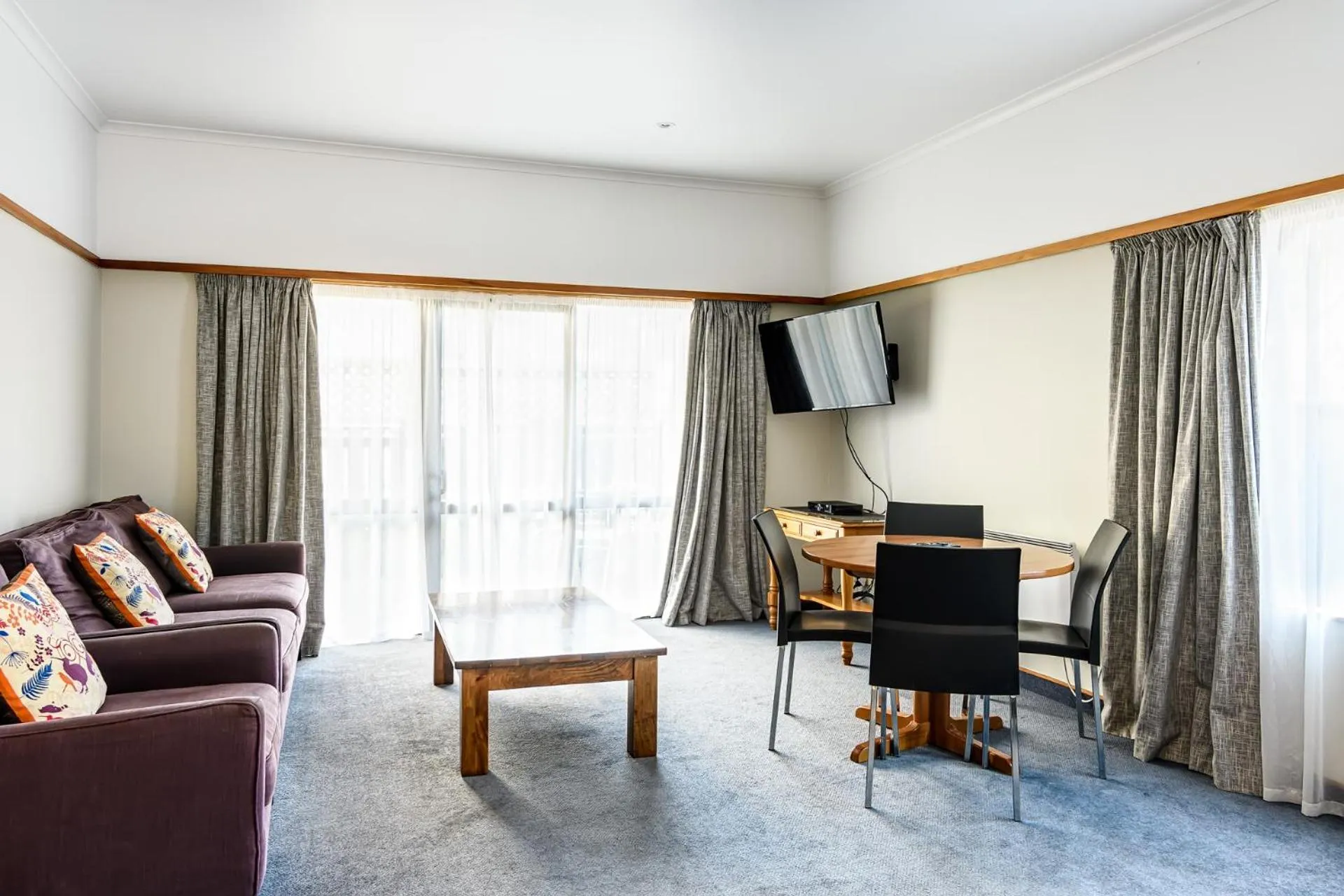 TV and multimedia in The Beachcomber Hotel