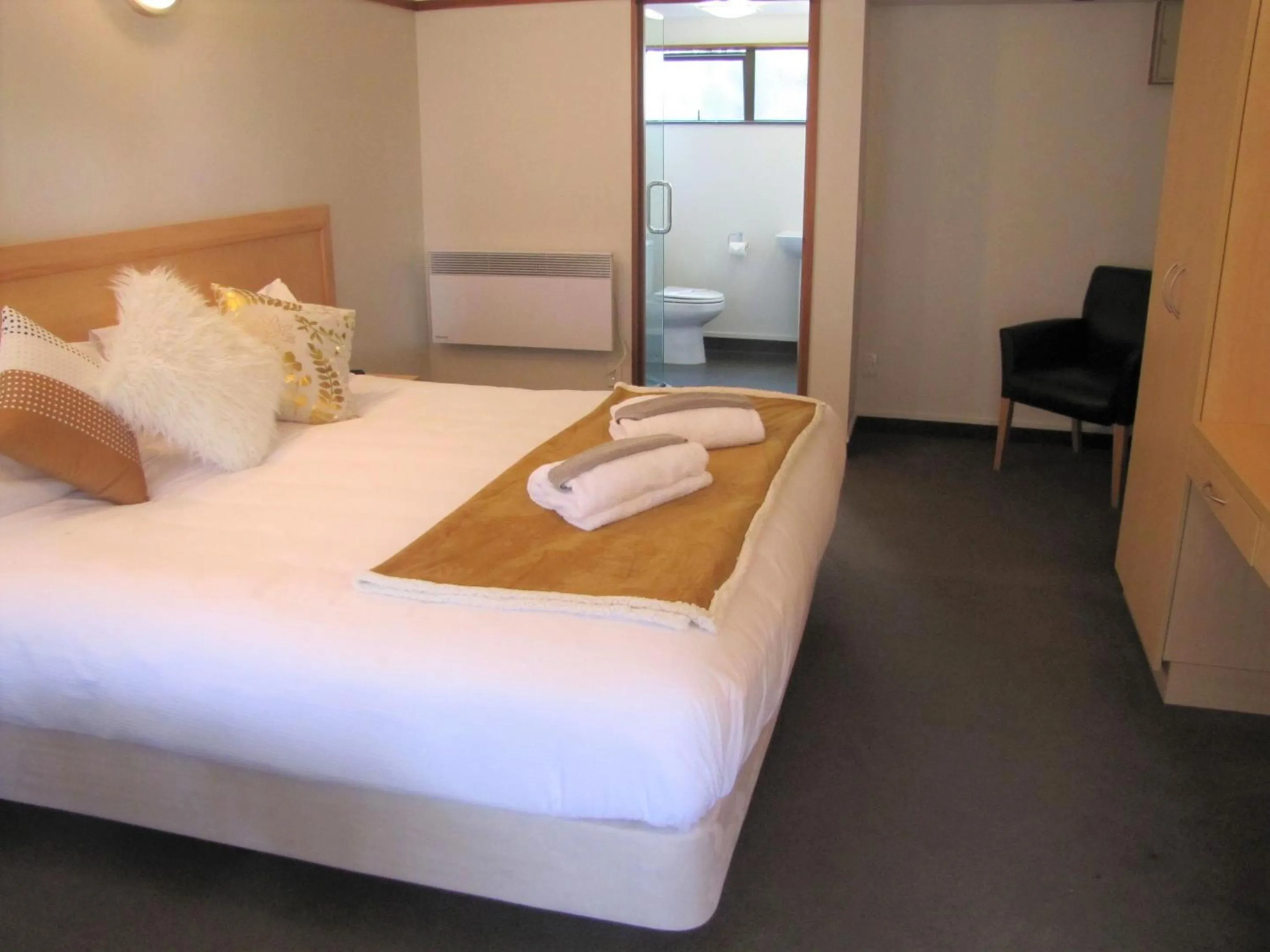 Bed in The Beachcomber Hotel