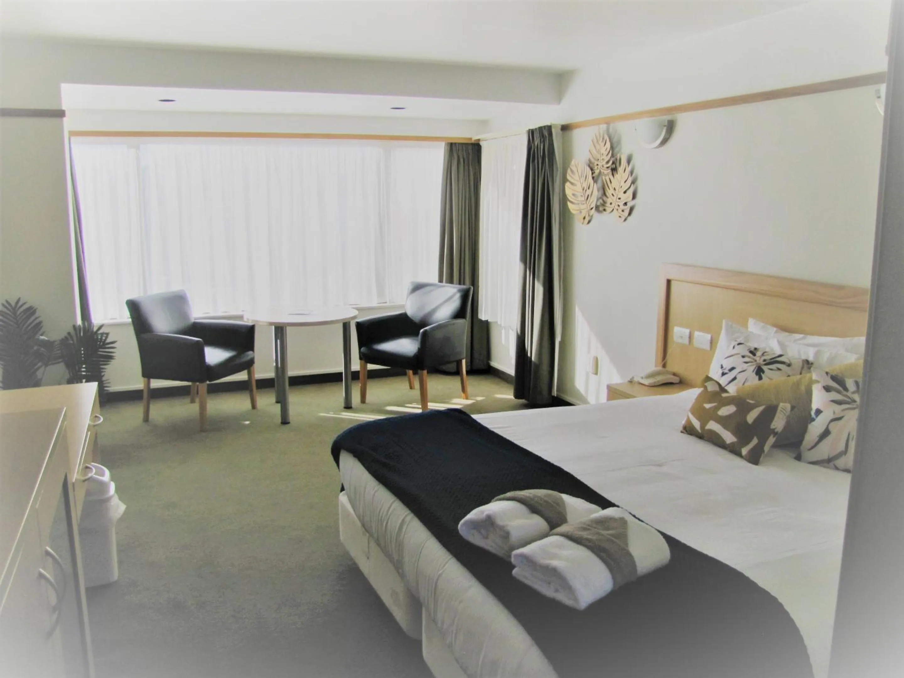 Photo of the whole room, Bed in The Beachcomber Hotel