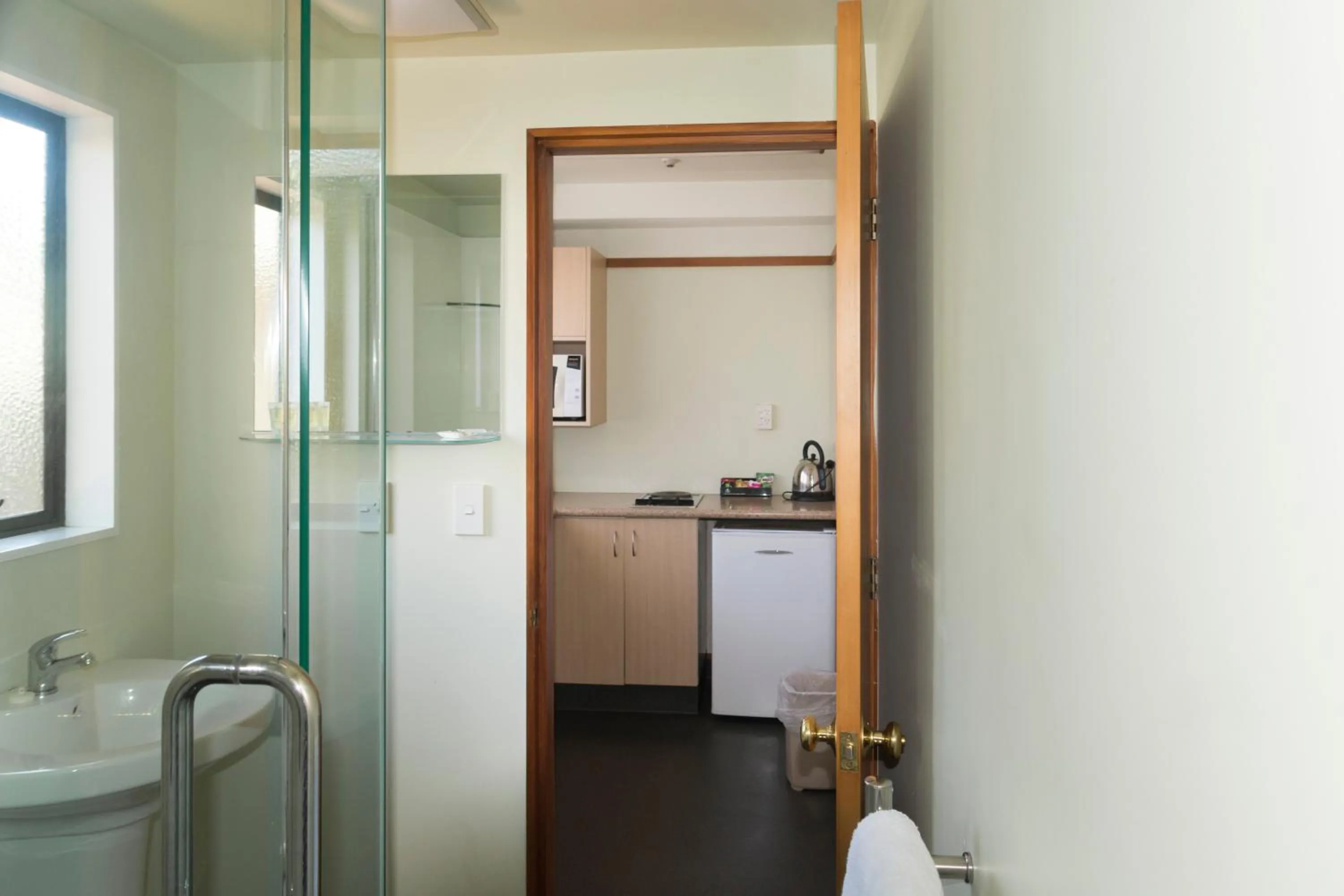 Coffee/tea facilities in The Beachcomber Hotel