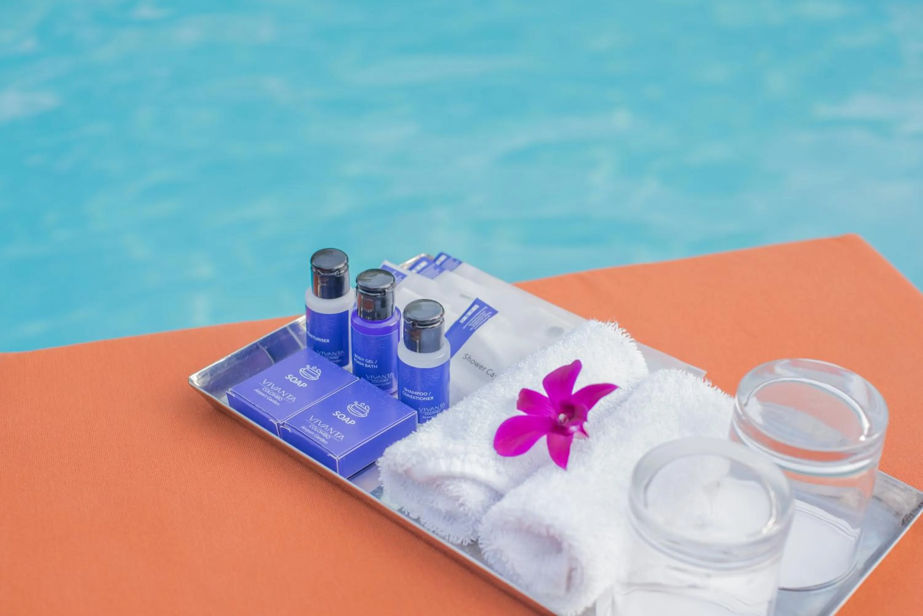 Swimming pool in Vivanta Colombo, Airport Garden