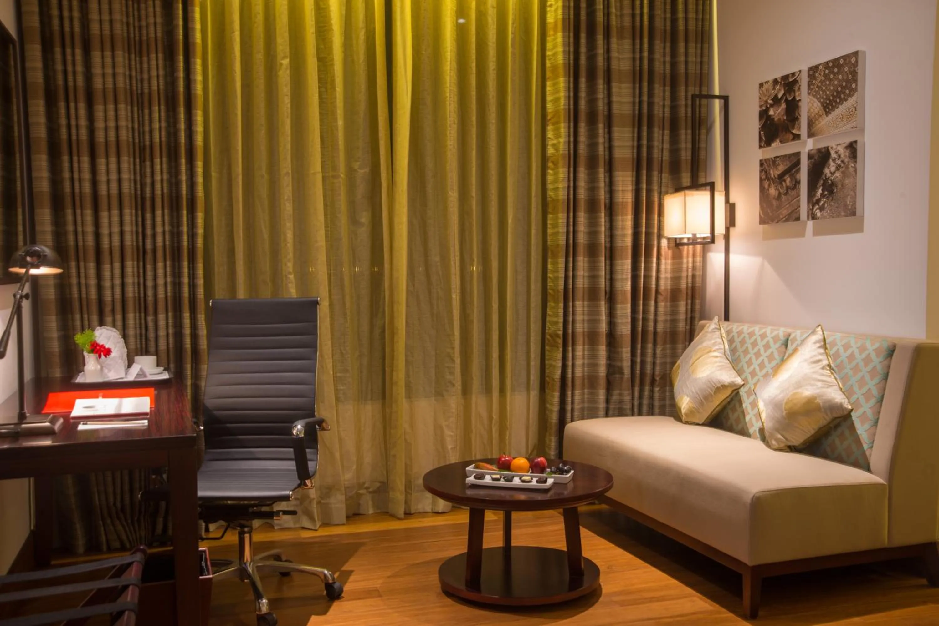 Seating area in Vivanta Colombo, Airport Garden