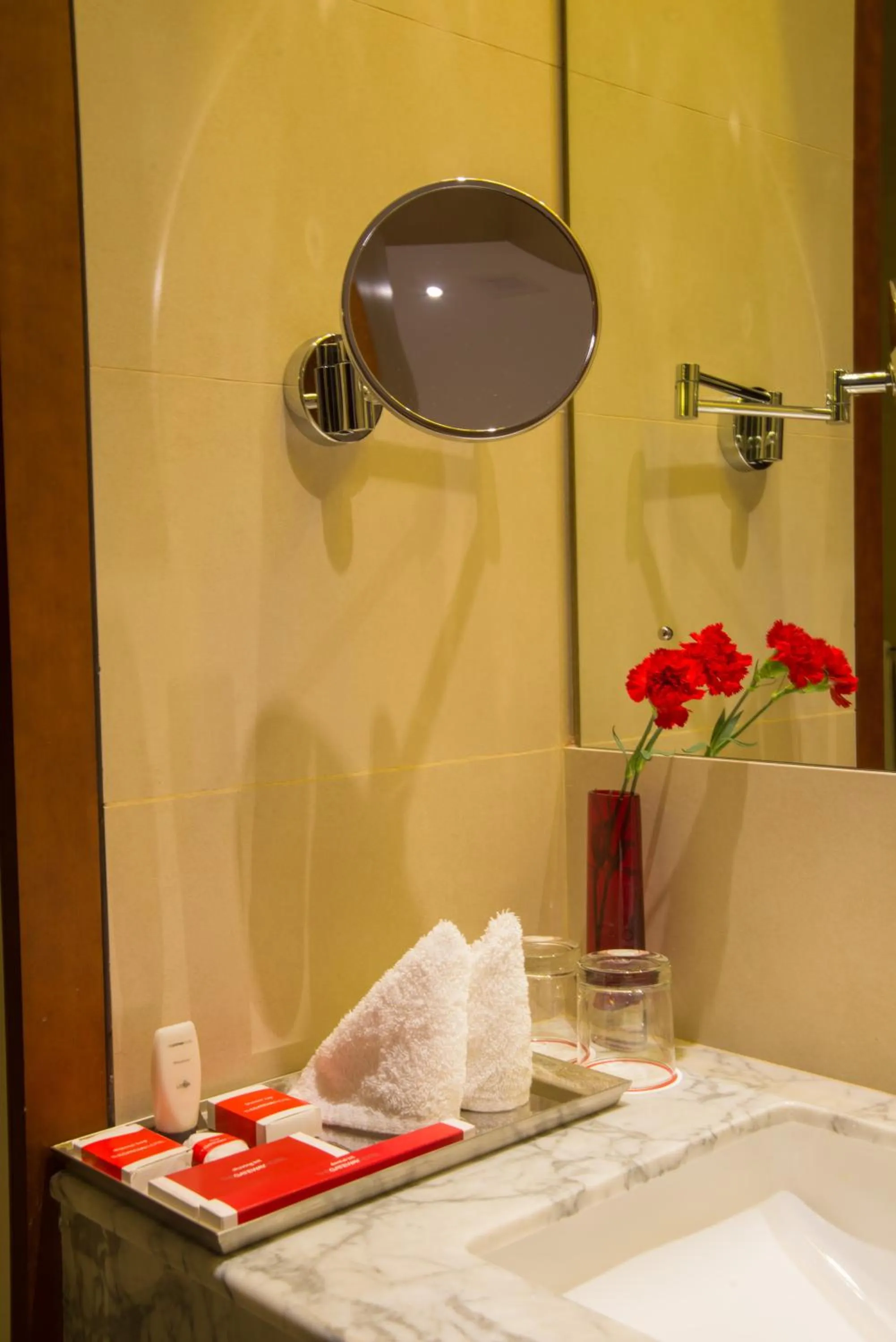 Bathroom in Vivanta Colombo, Airport Garden