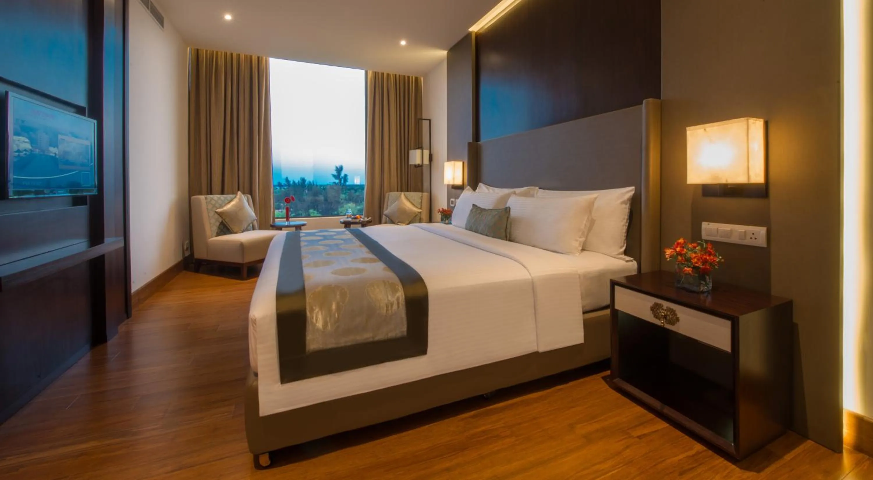 Photo of the whole room, Bed in Vivanta Colombo, Airport Garden