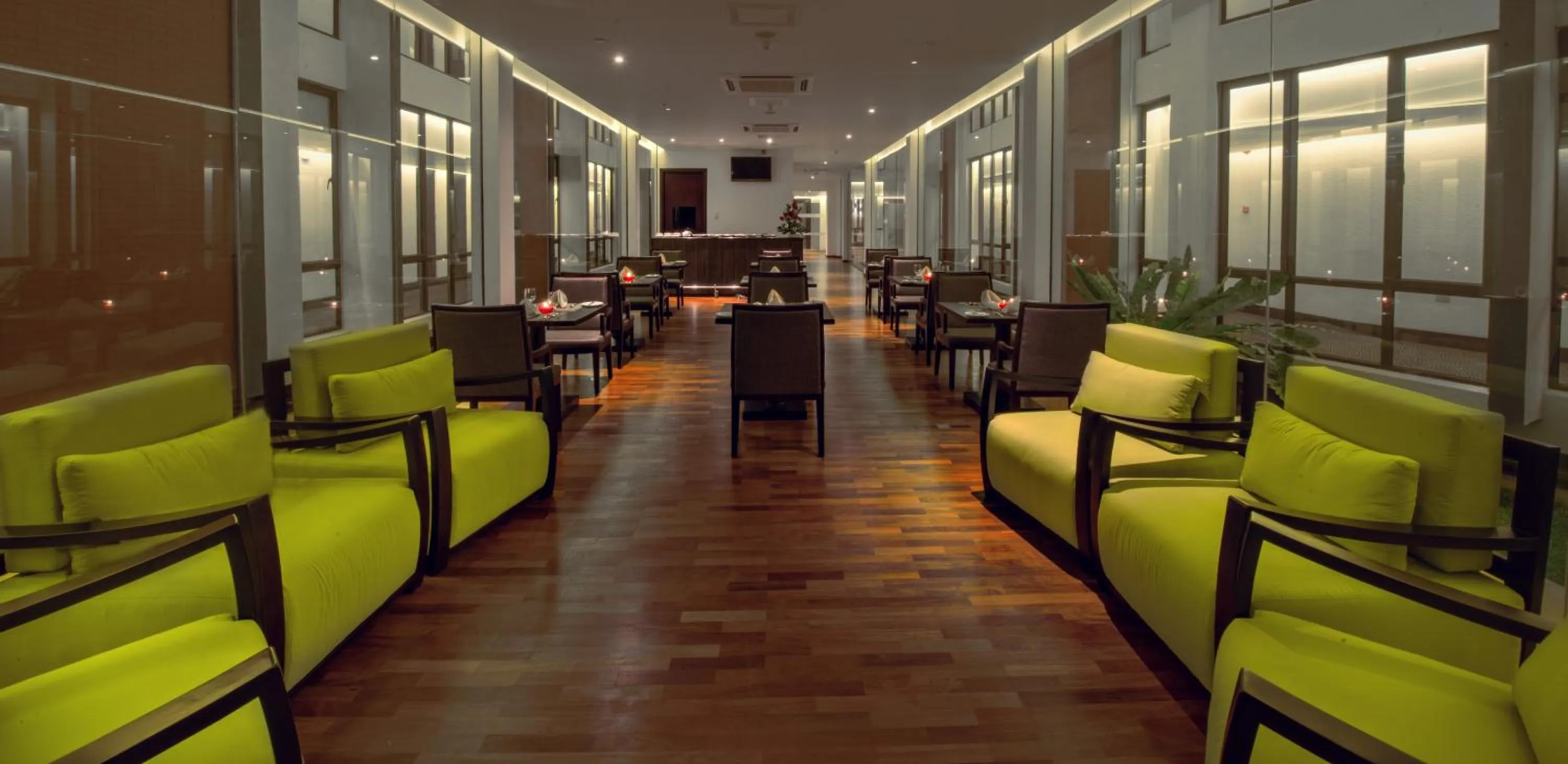 Lounge or bar in Vivanta Colombo, Airport Garden