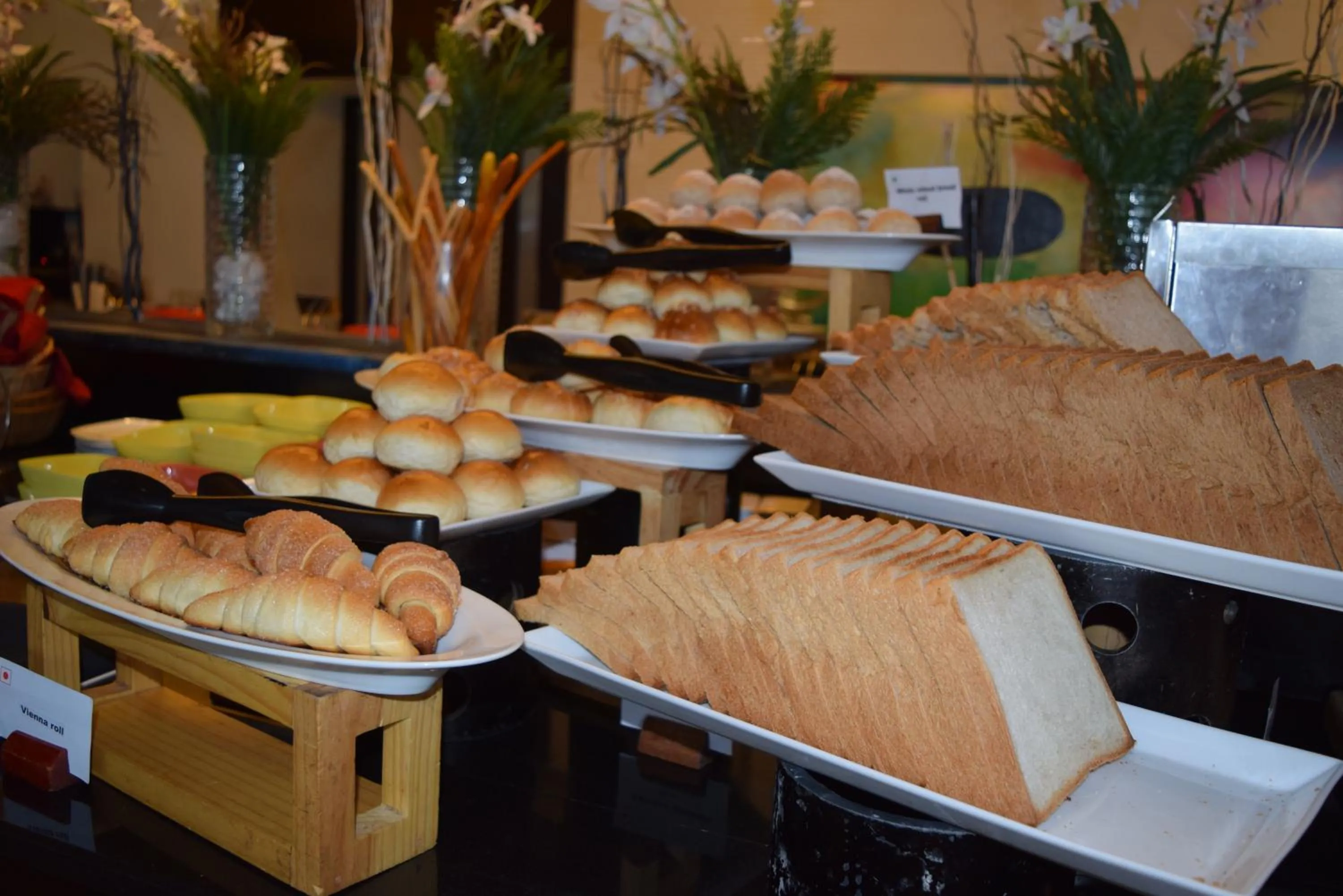 Restaurant/places to eat in Vivanta Colombo, Airport Garden