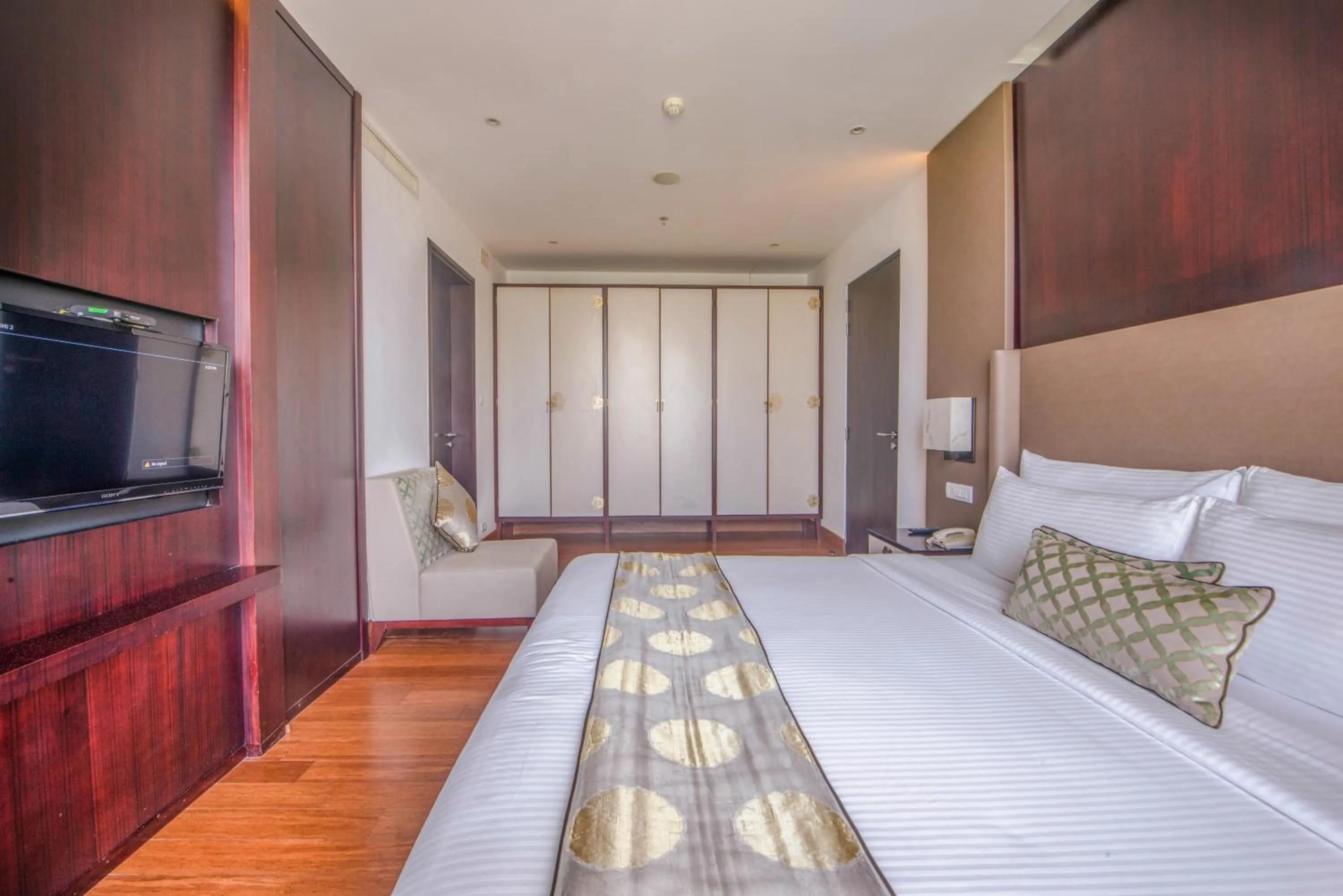 Bed in Vivanta Colombo, Airport Garden